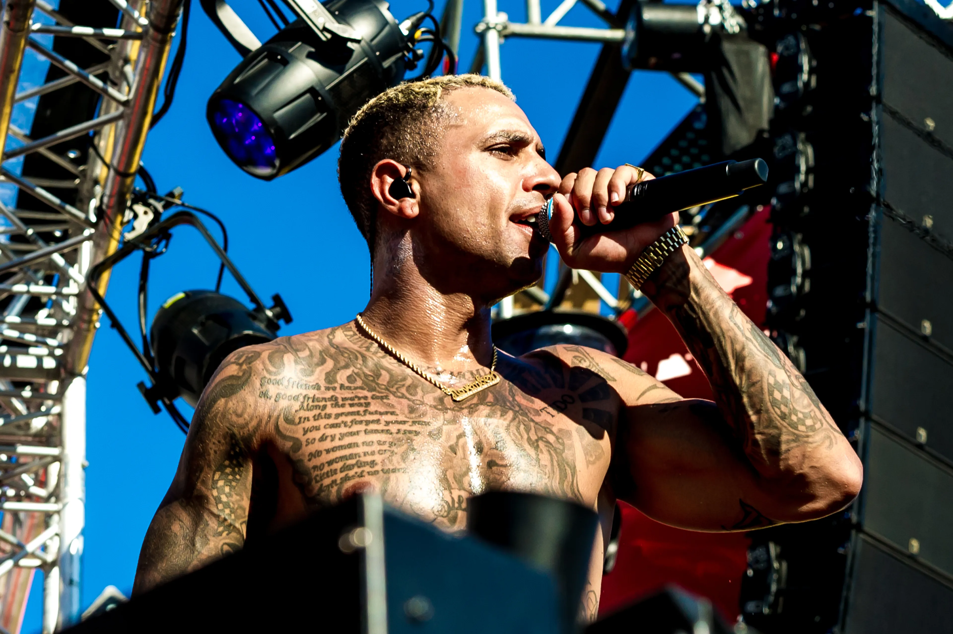 Ophef om druk feest met rapper Bizzey