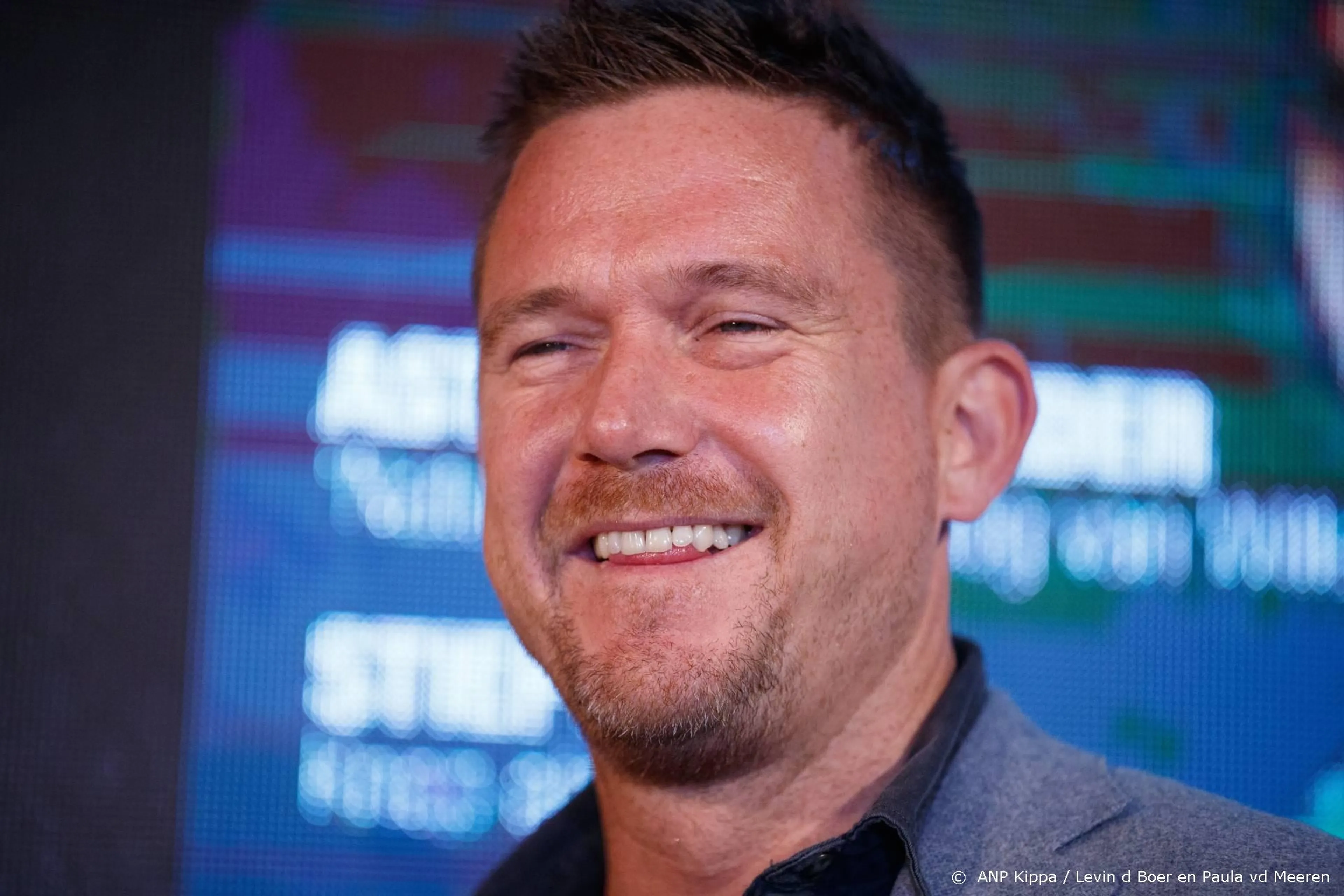 Johnny de Mol verslaat Khalid & Sophie