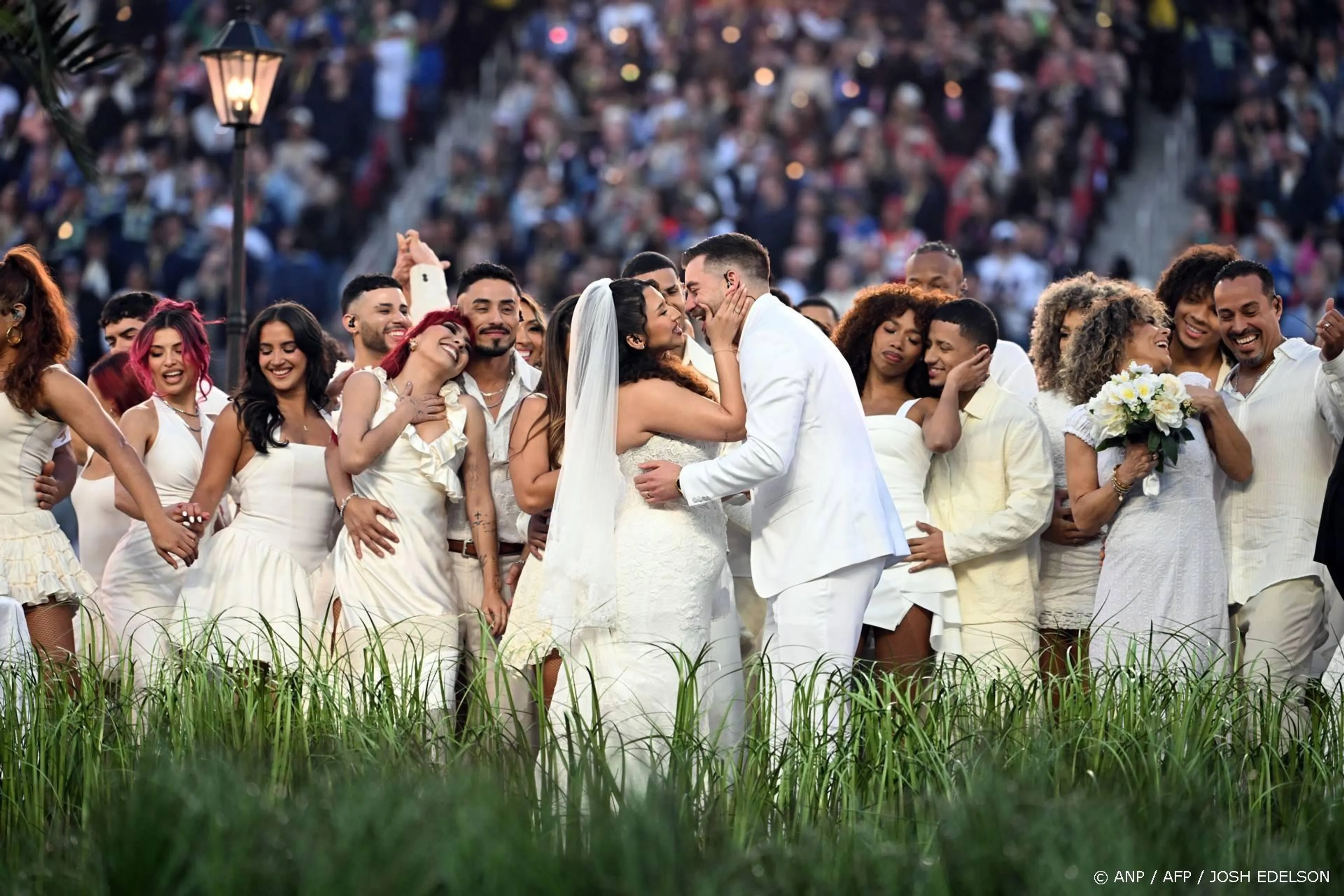 Zien: trouwerij tijdens halftime show Bad Bunny was géén act