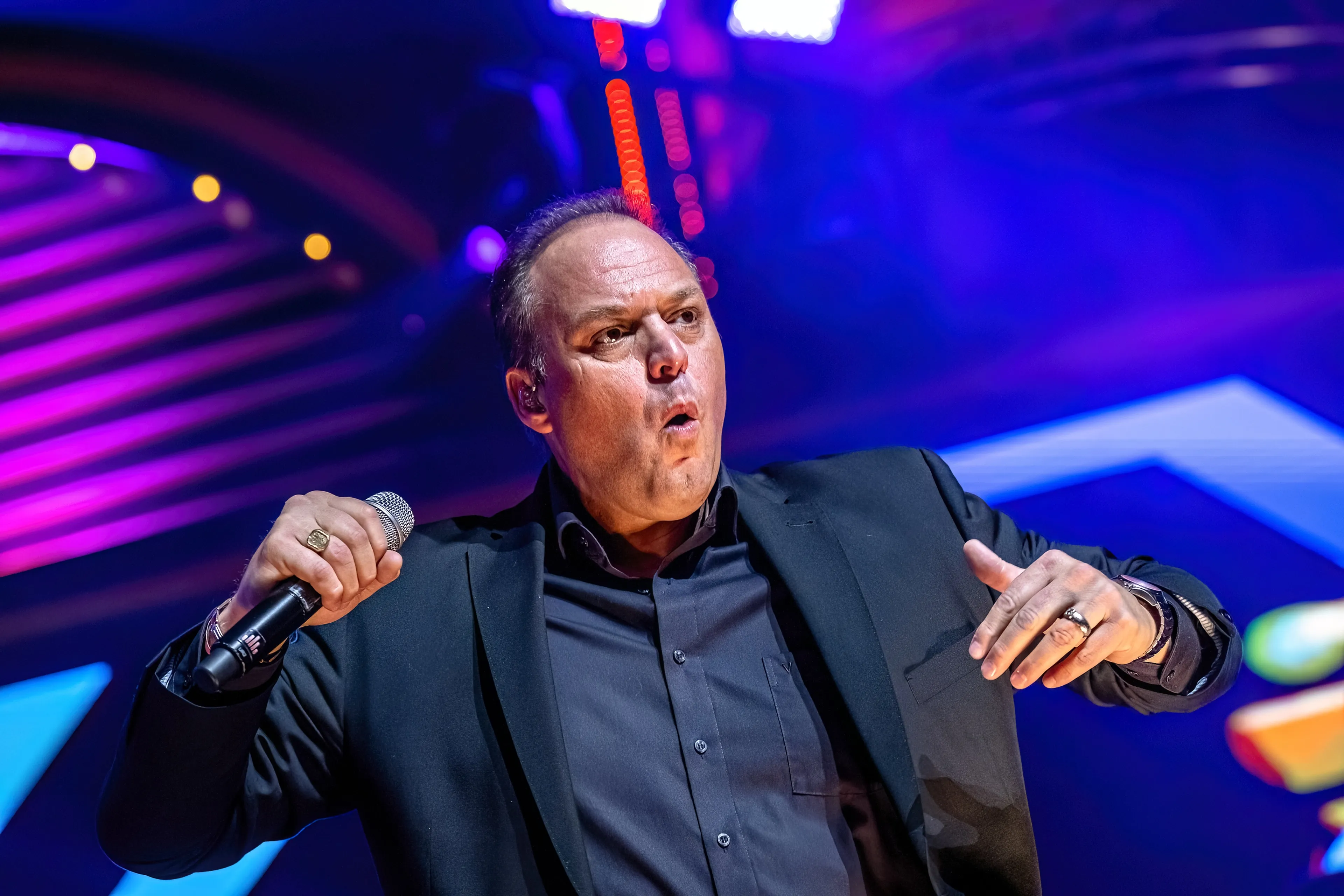 ZIEN: Optreden Frans Bauer krijgt bizarre wending