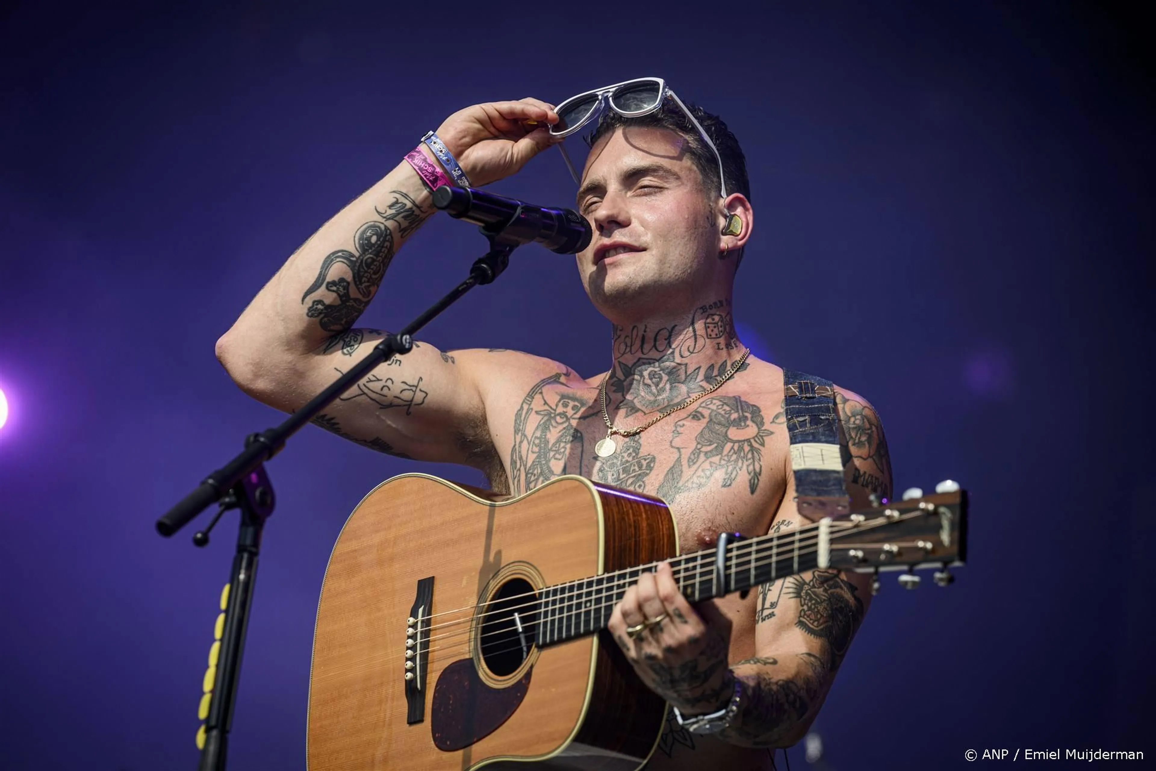 Optreden Douwe Bob op 538 Koningsdag abrupt afgeblazen: 'Dit is de reden'