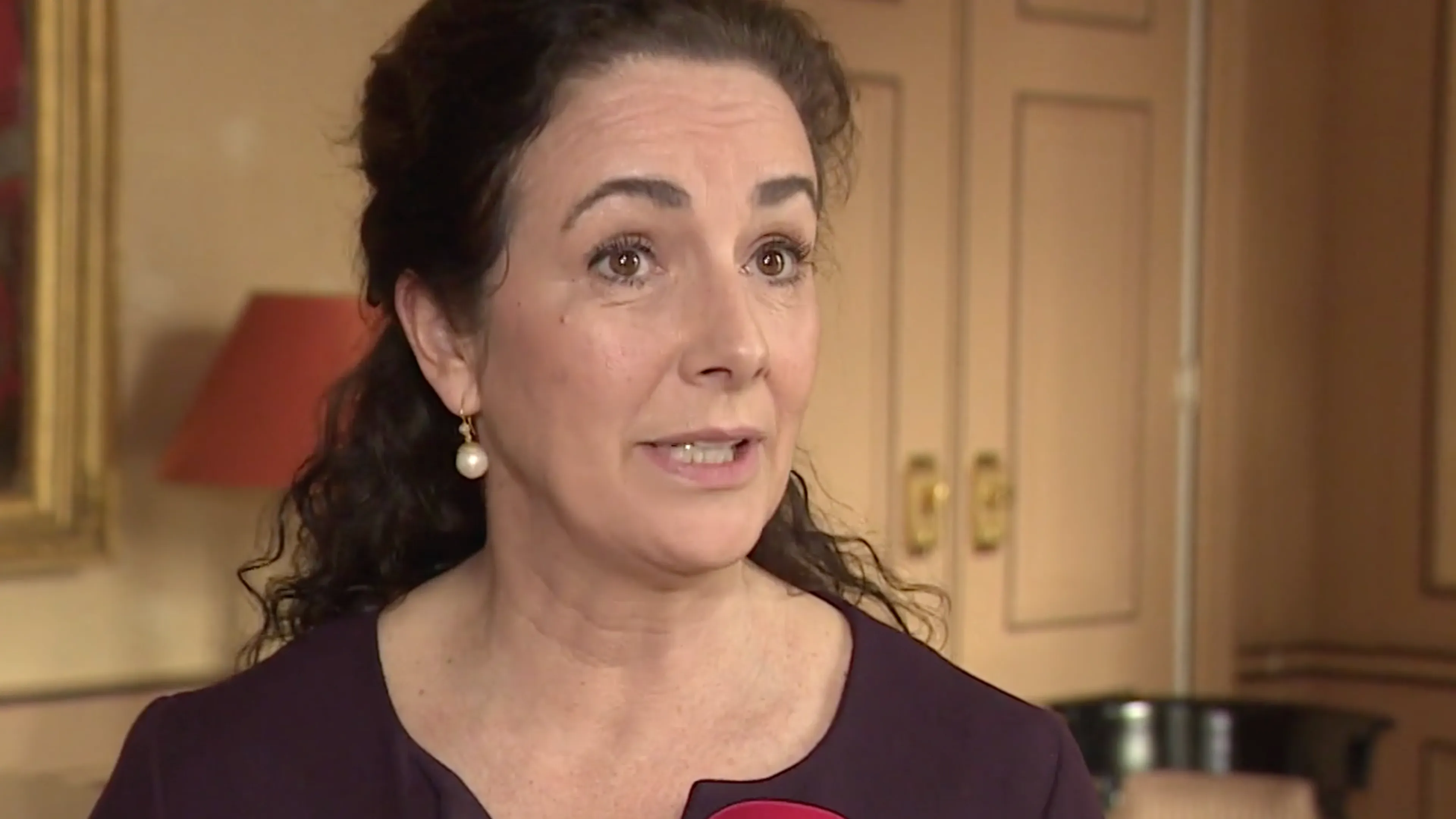 Burgemeester Halsema onderbreekt vakantie voor uitvaart De Vries