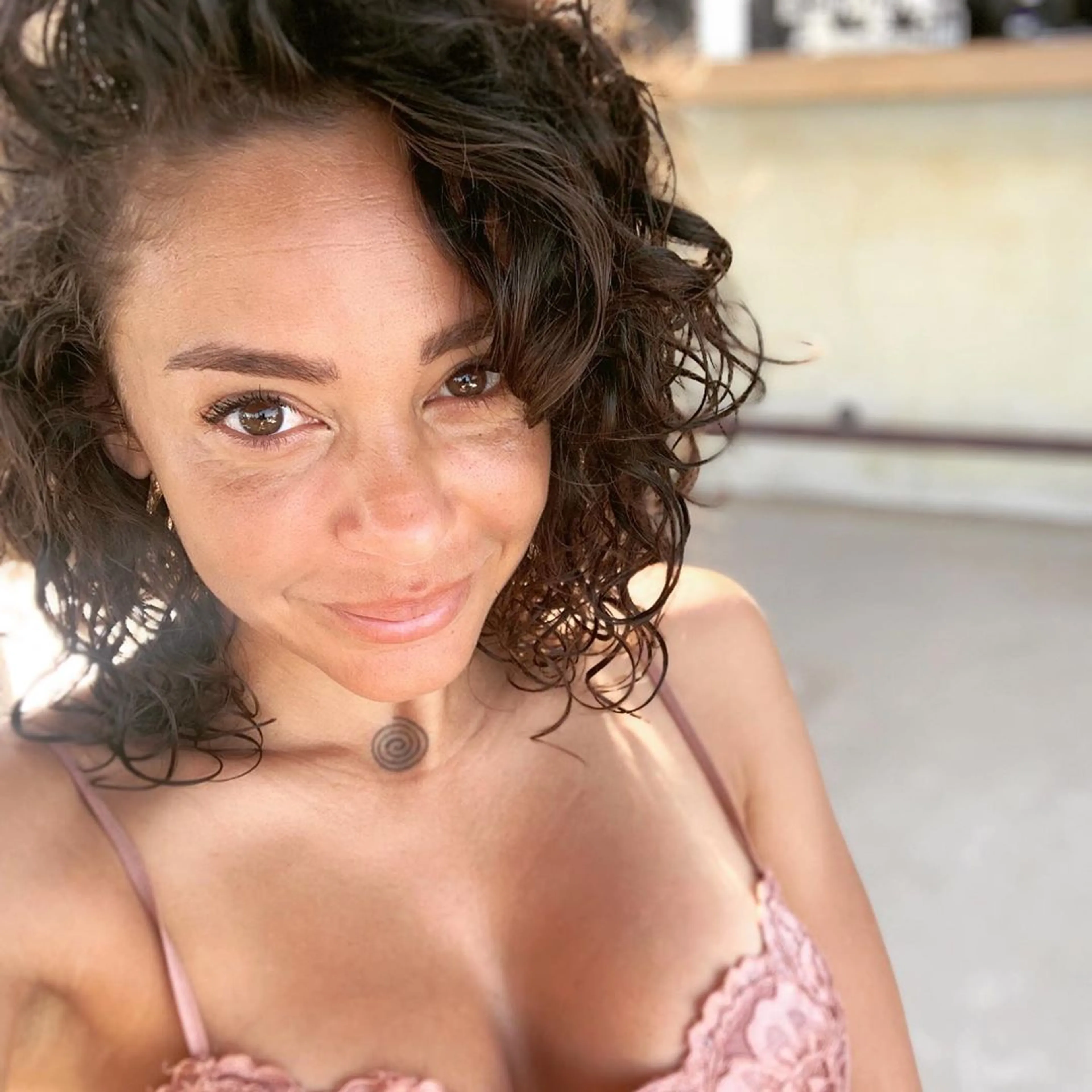 Fajah Lourens: 'Kon niet van wijn afblijven'