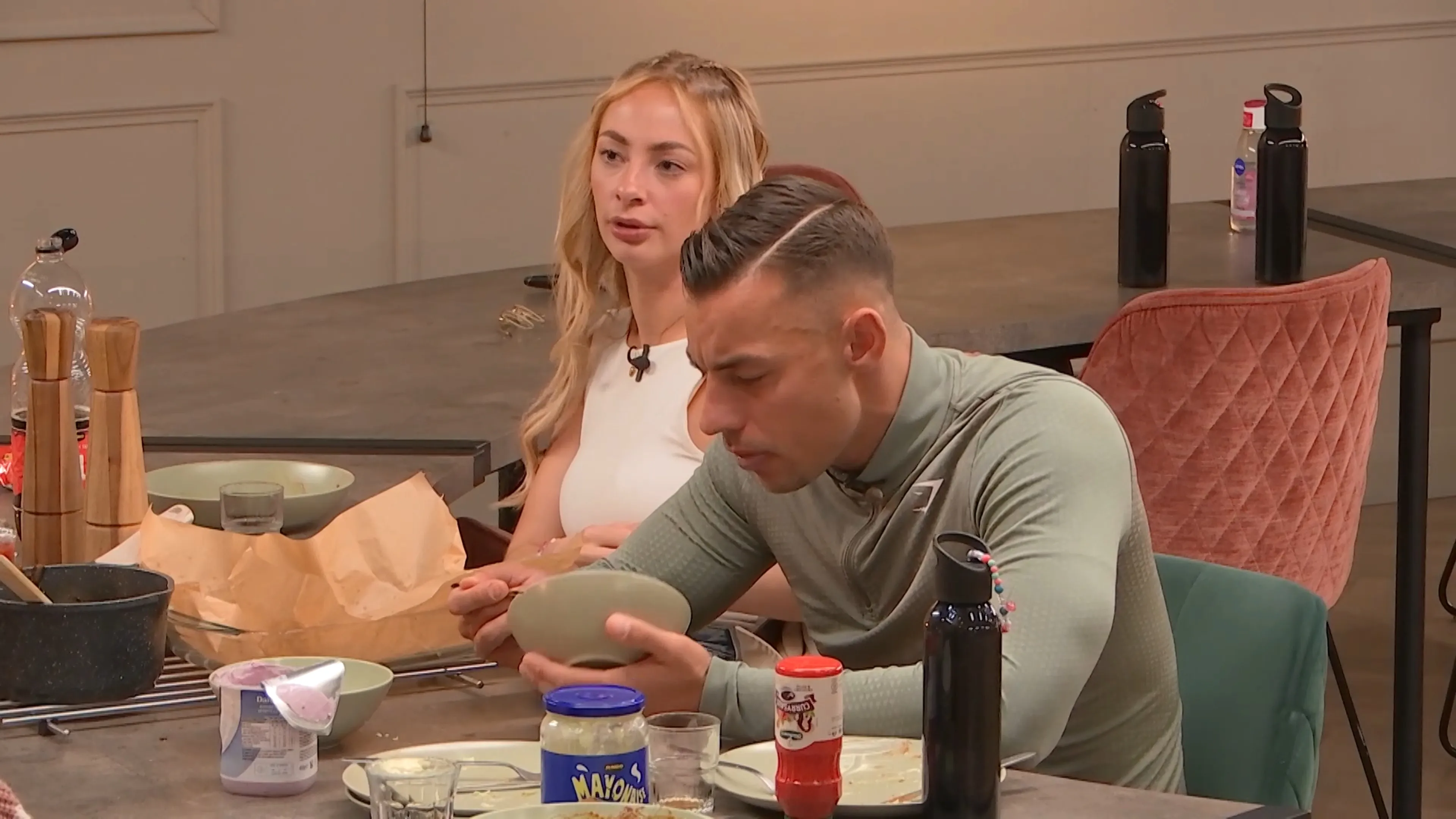 De Bondgenoten-Demi is geen fan van Sayfs zangstem: 'Dit vind ik echt vals'