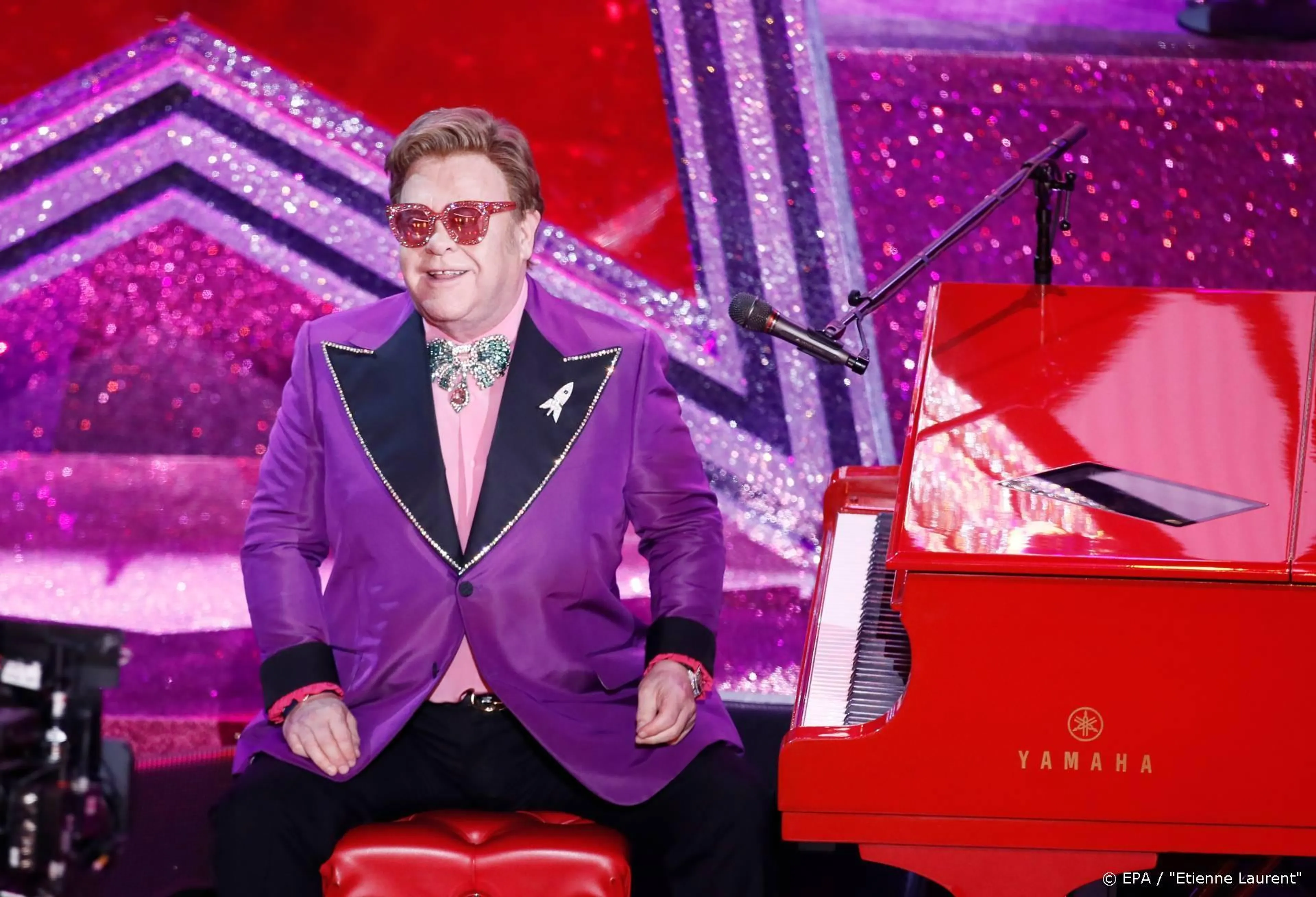 Coronabenefiet Elton John brengt meer dan miljoen dollar op