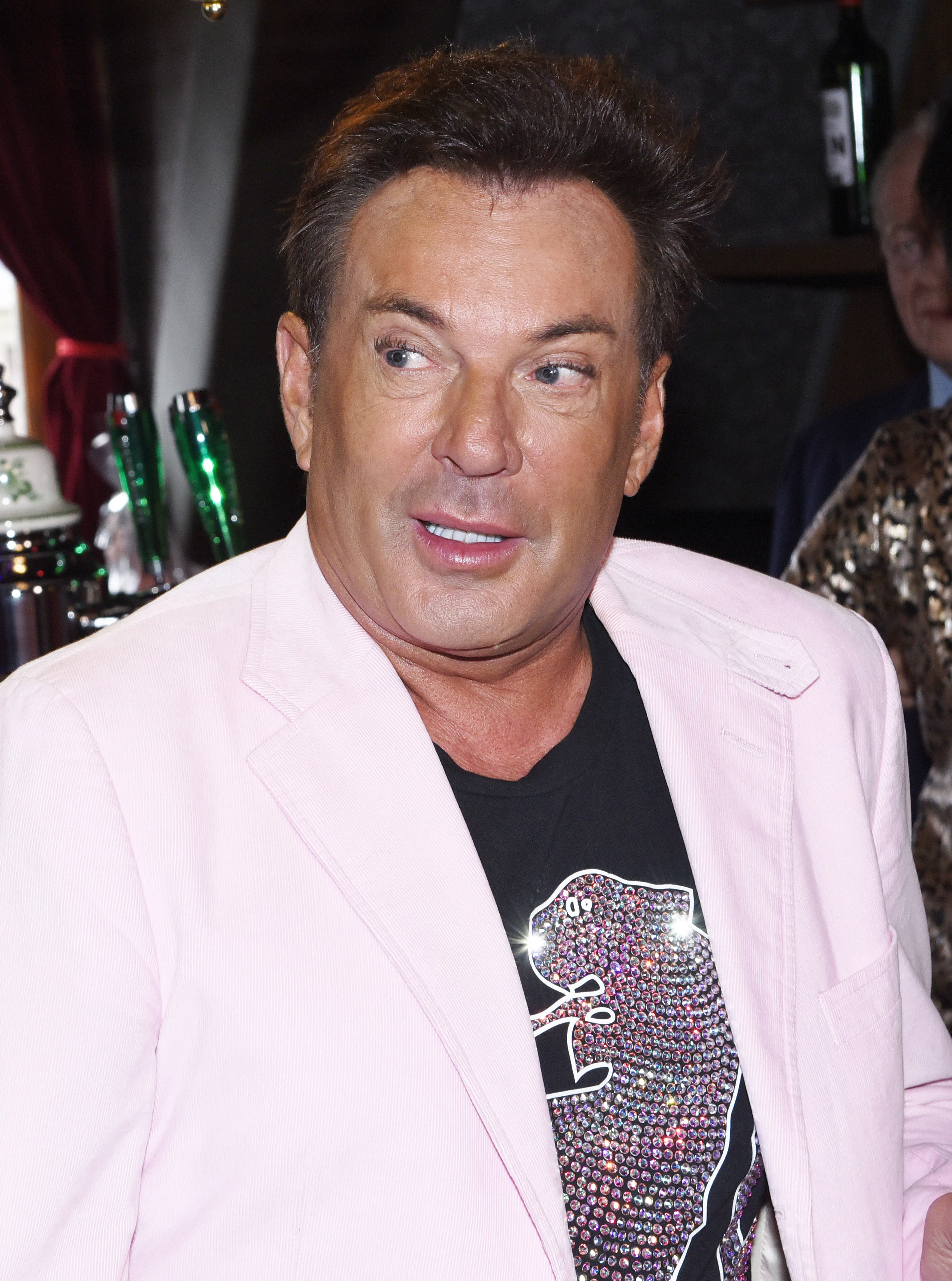 Angela Schijf en Gerard Joling worden levende standbeelden