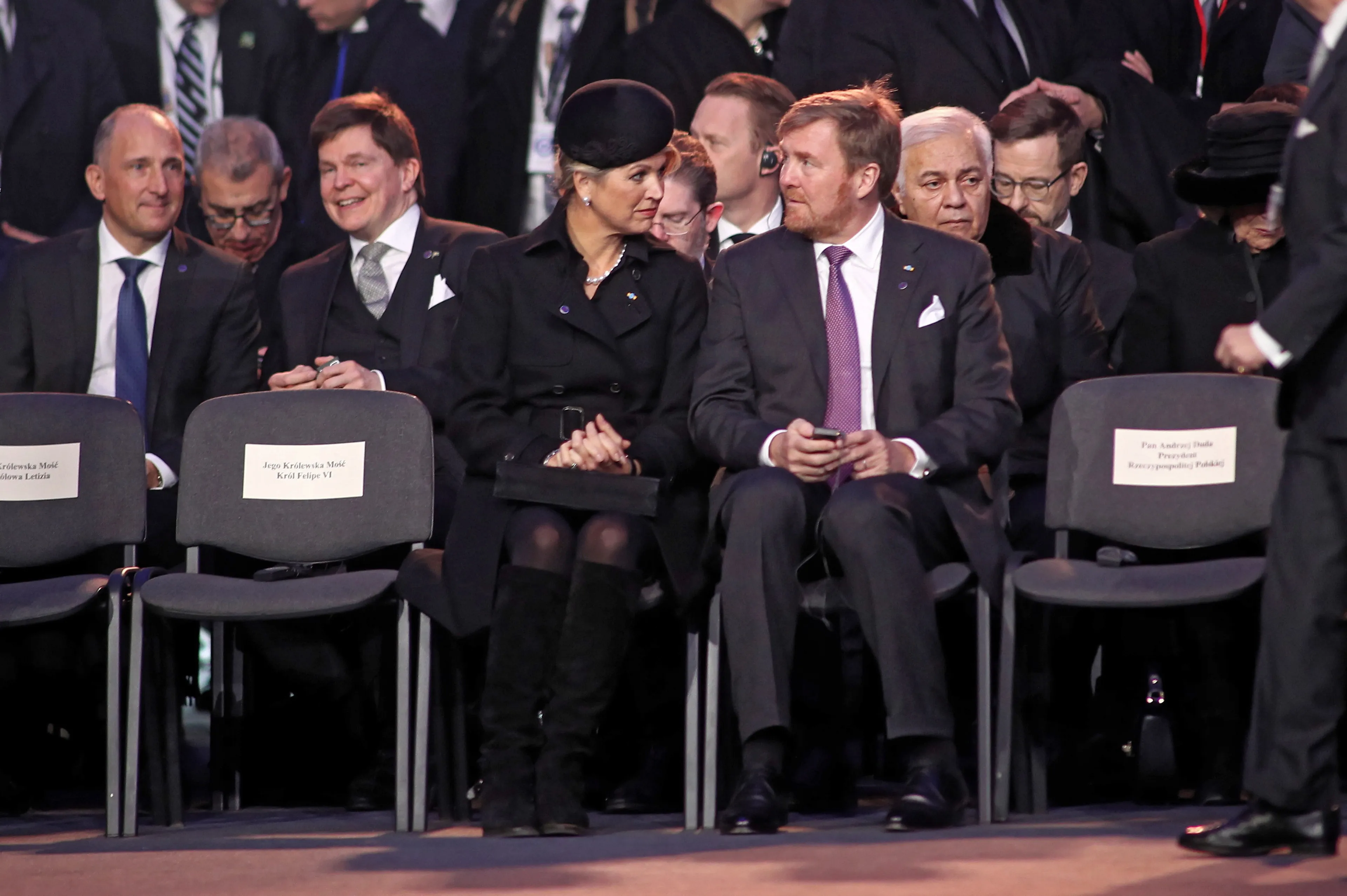 Willem-Alexander en Máxima zijn bij emotionele herdenking Auschwitz