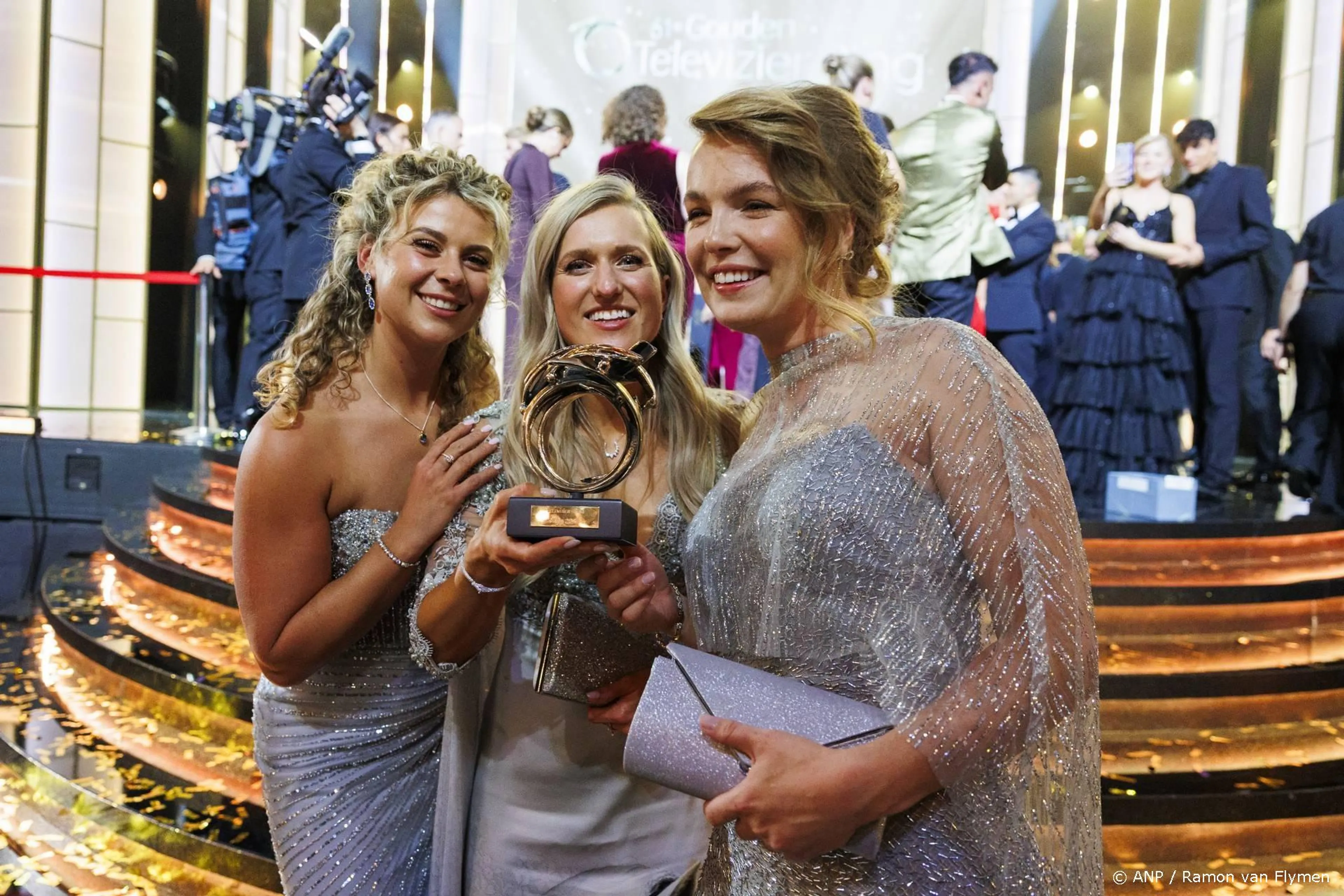 Esra de Ruiter breekt voet na val bij Televizier-Ring Gala