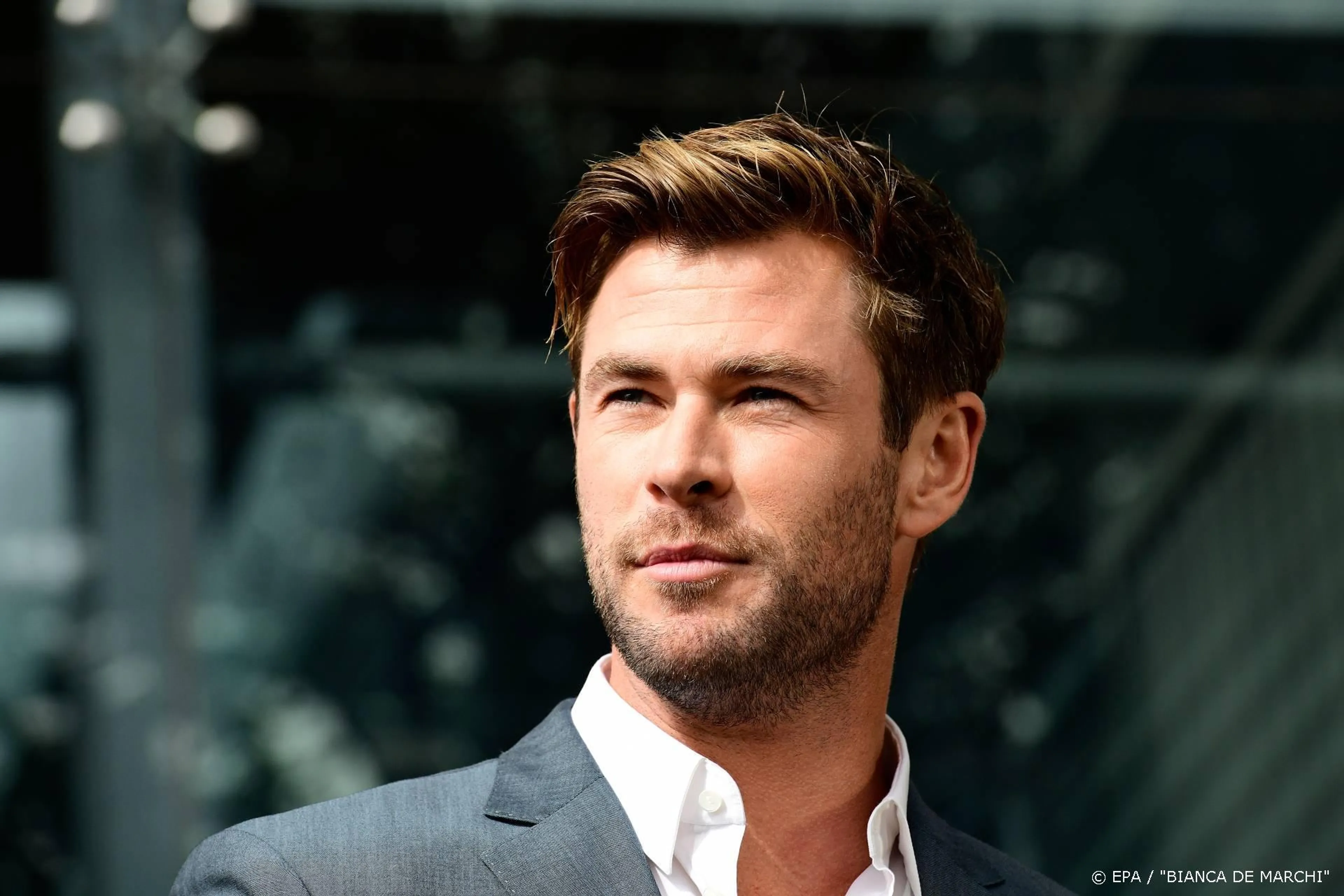 Chris Hemsworth laat kinderen zich focussen met online meditatie