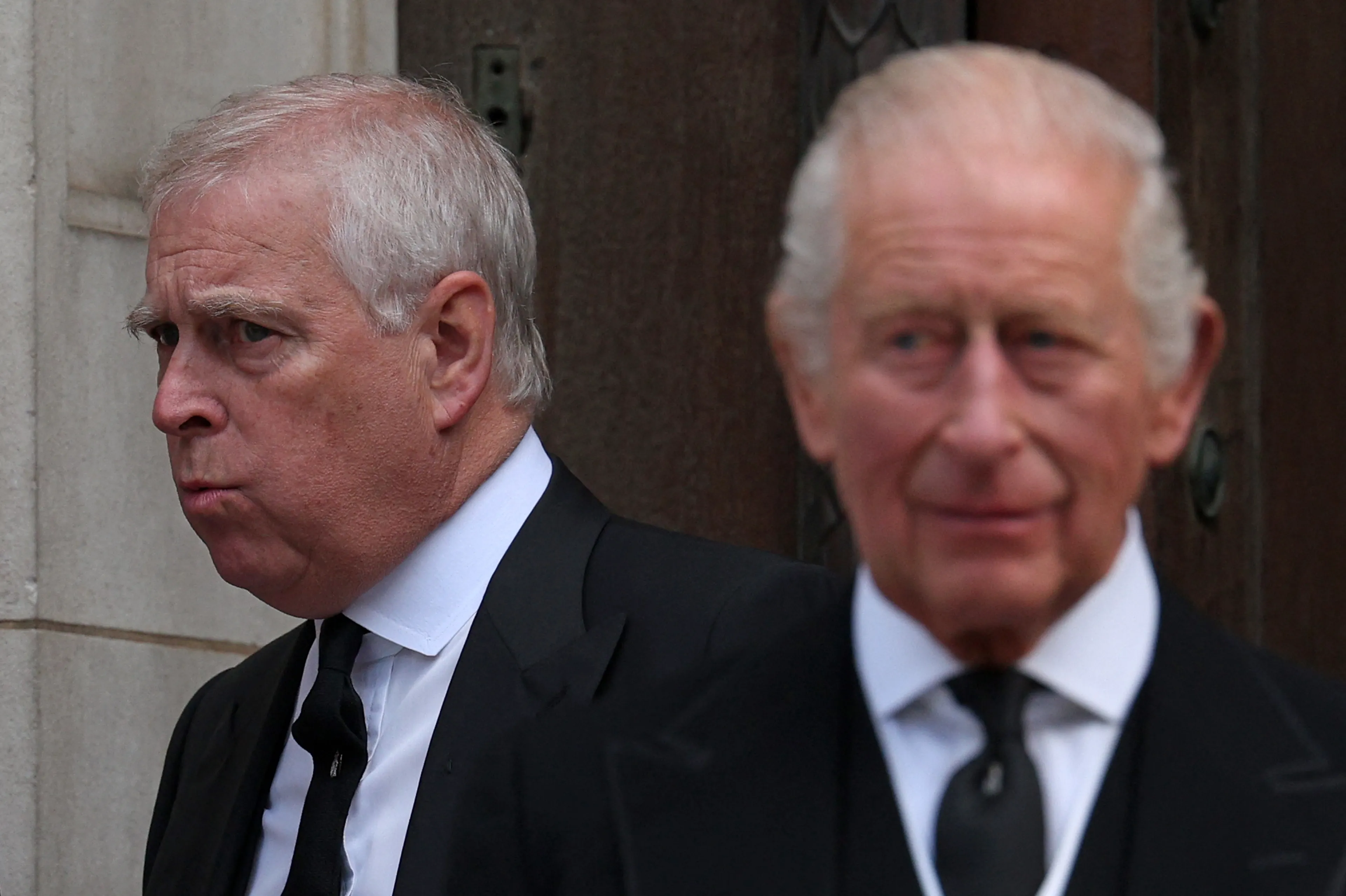 Koning Charles laat woning van prins Andrew leegmaken