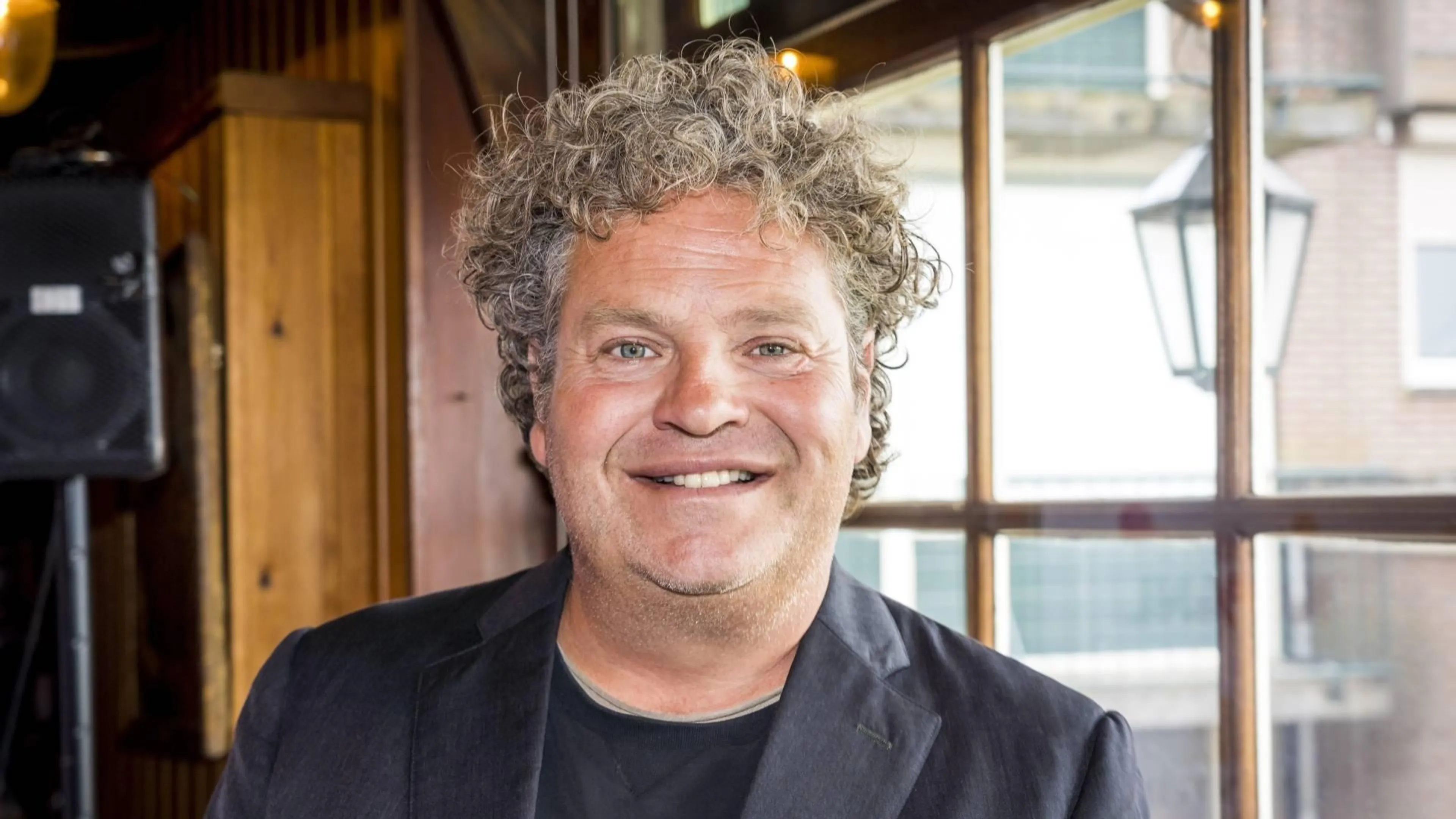 Dirk Zeelenberg mag nu ook mensen trouwen op Curaçao