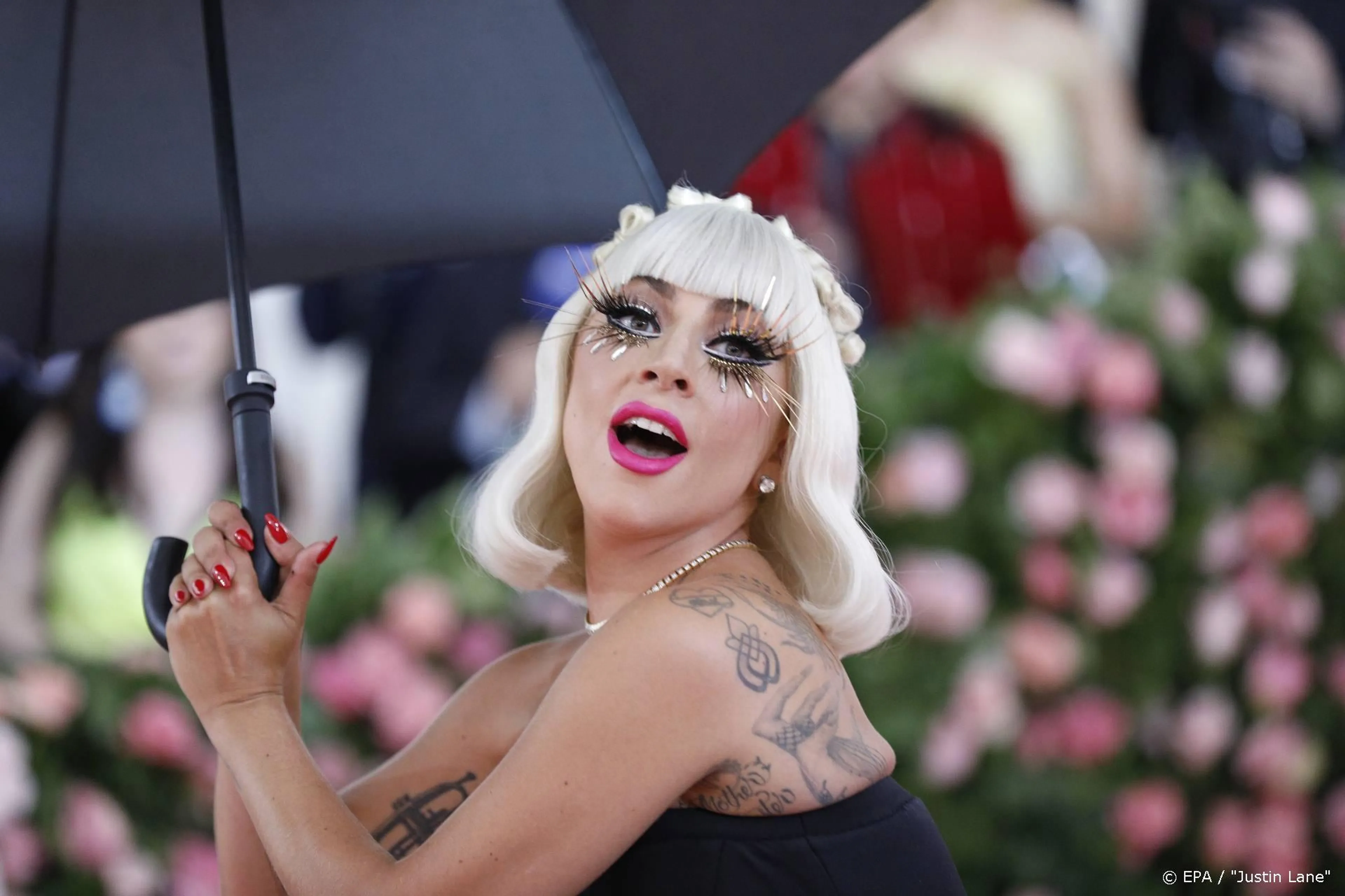Lady Gaga viert nieuwe jaar met mysterieuze man