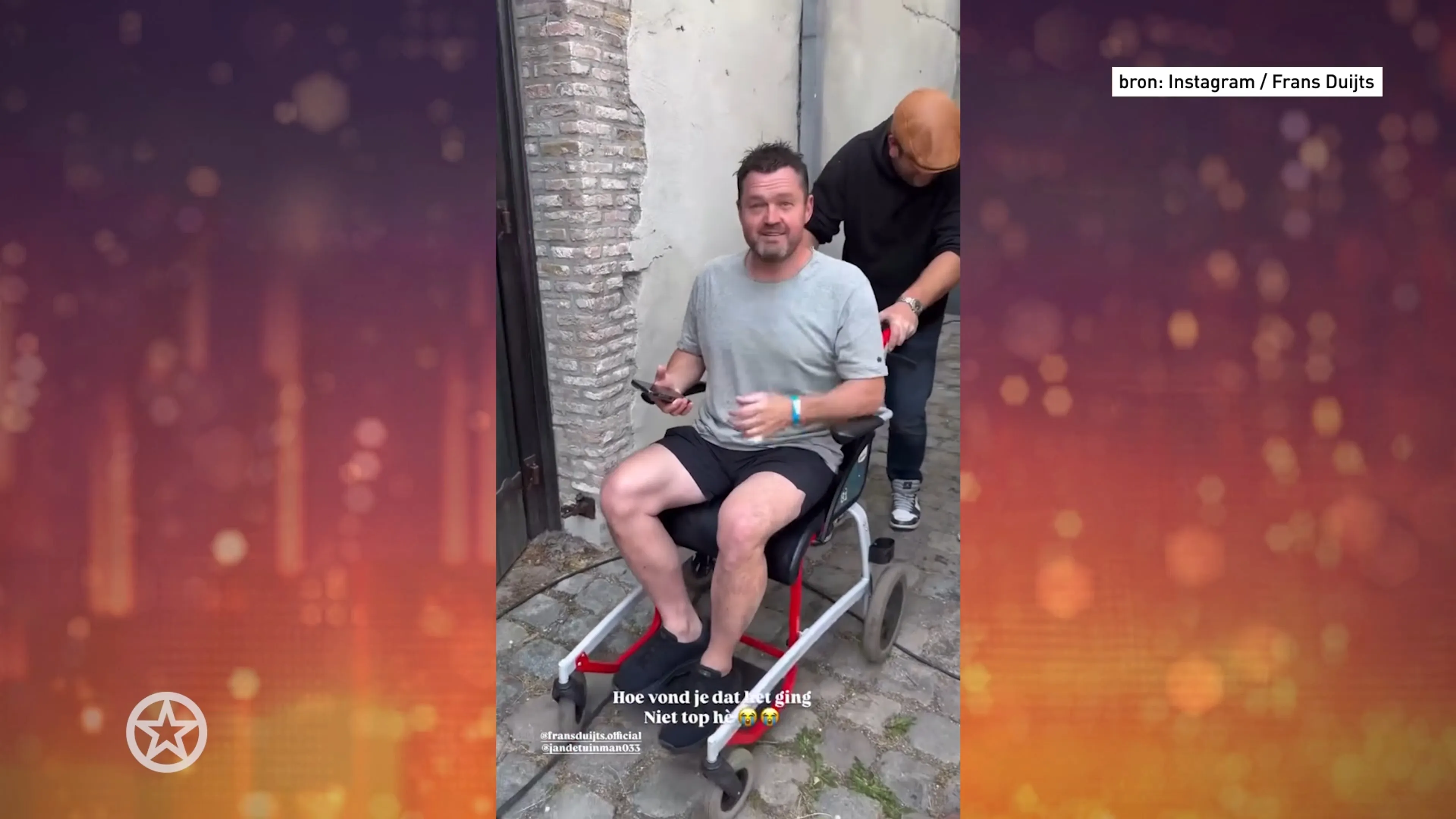 Frans Duijts in een rolstoel na opnames