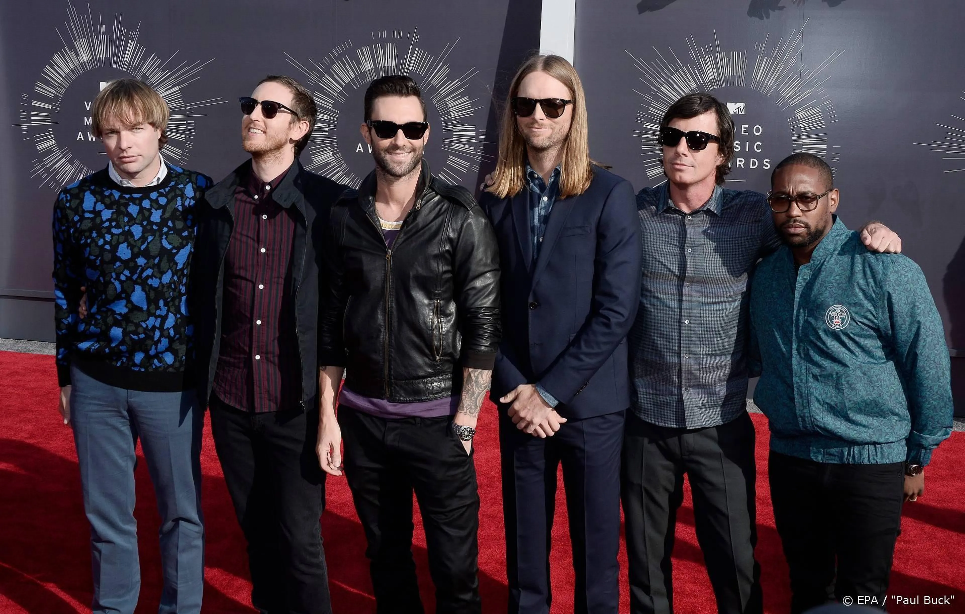 Bassist Maroon 5 gearresteerd voor huiselijk geweld