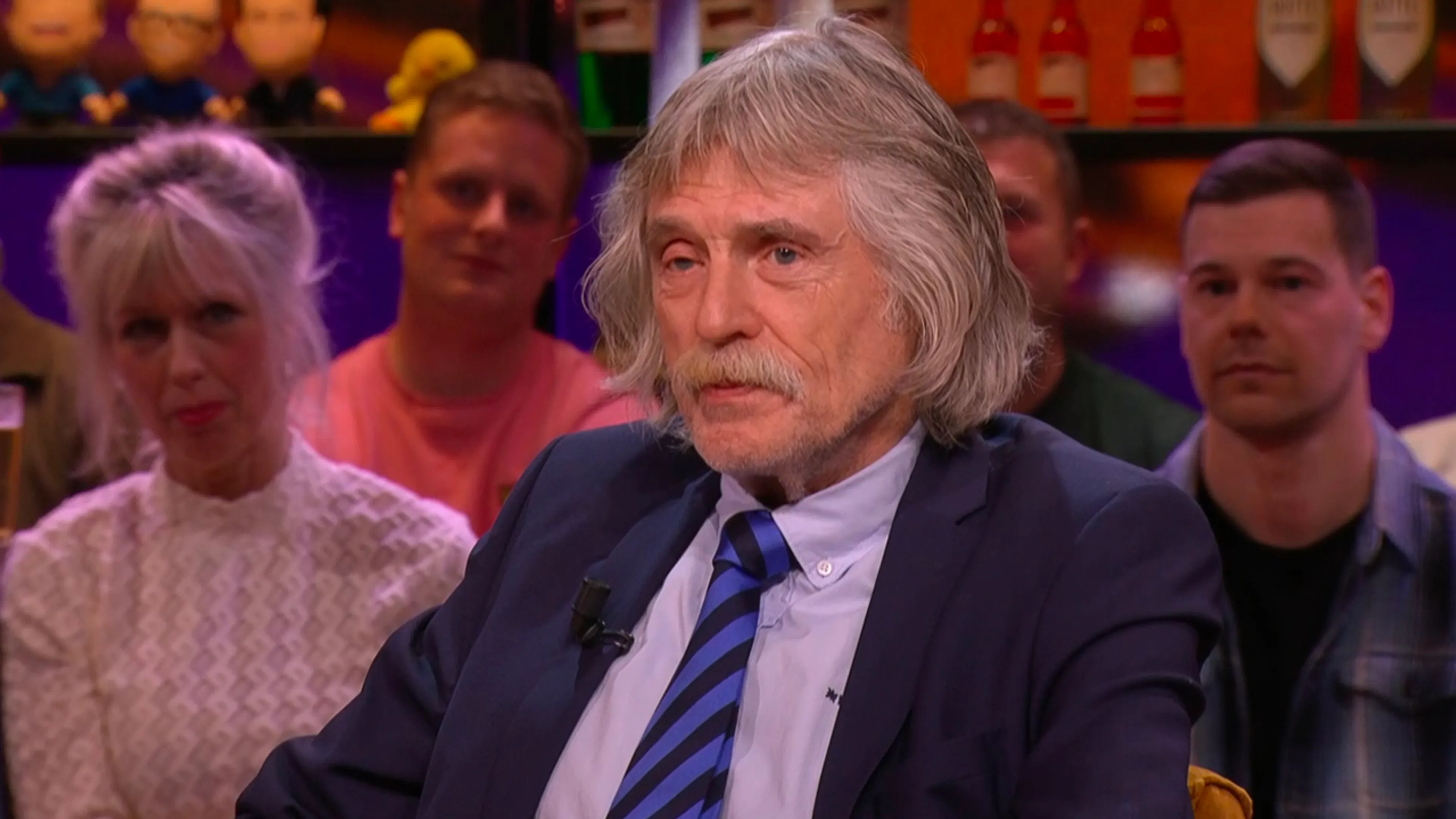 Johan Derksen onthult reden voor afwezigheid: 'Operatie nodig'