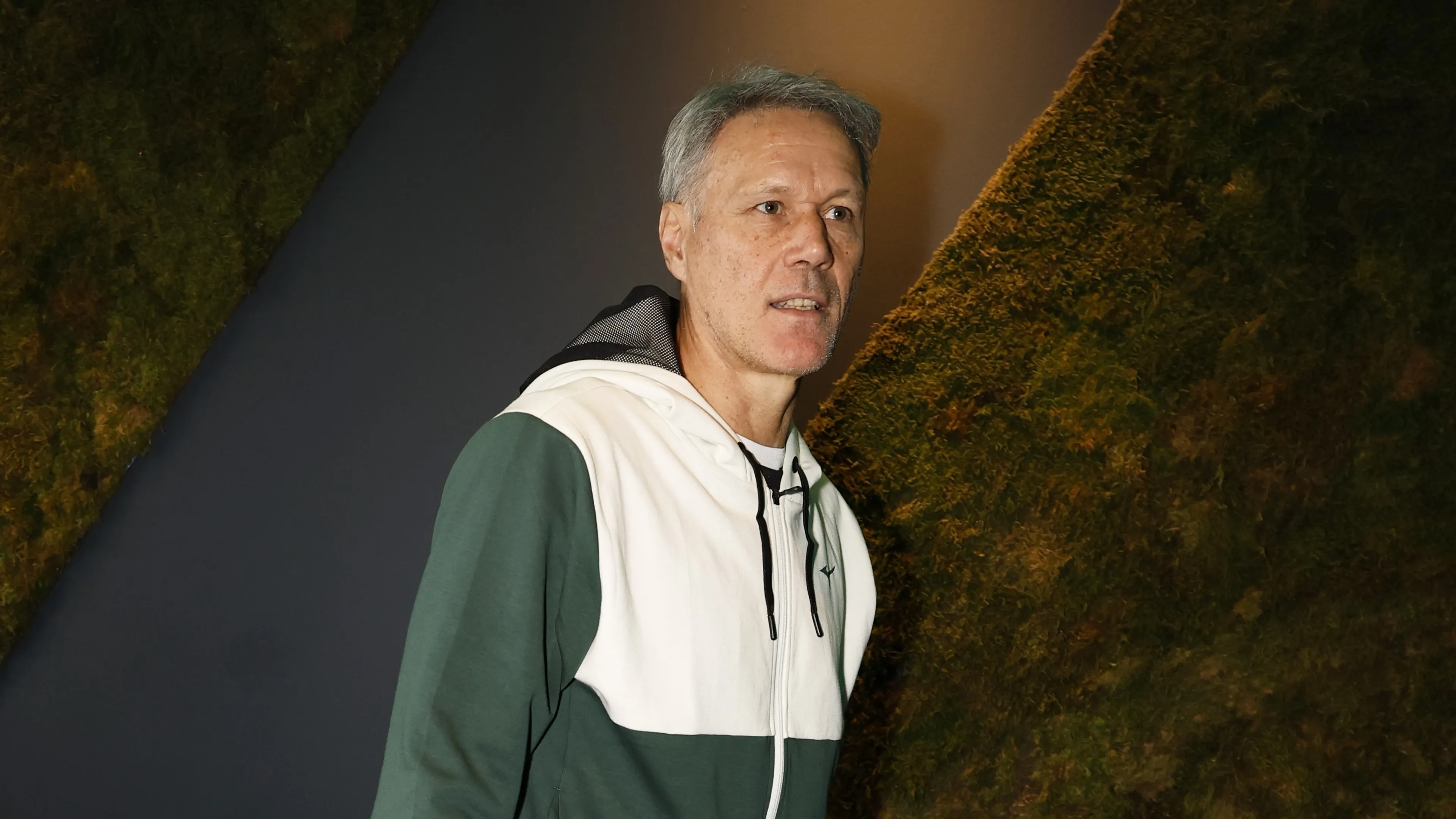 Marco van Basten gestalkt door verwarde vrouw, politie ingeschakeld