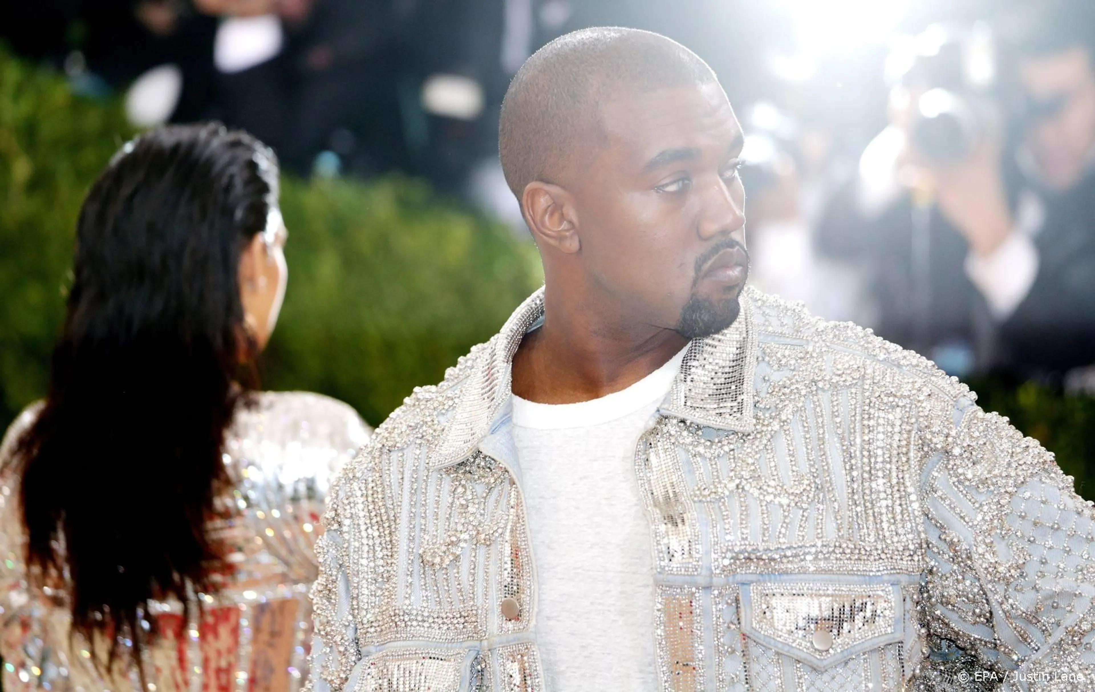 Kim Kardashian bij releasefeestje album Kanye West