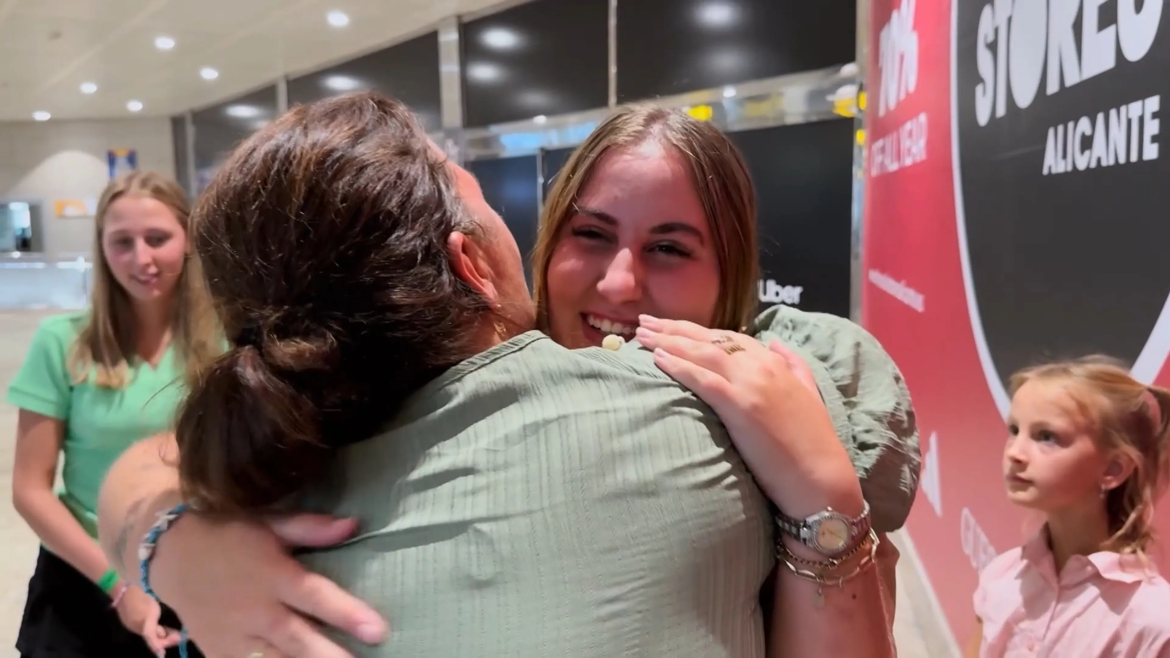 Emotionele hereniging bij familie Jelies in Grote Gezinnen Emigreren