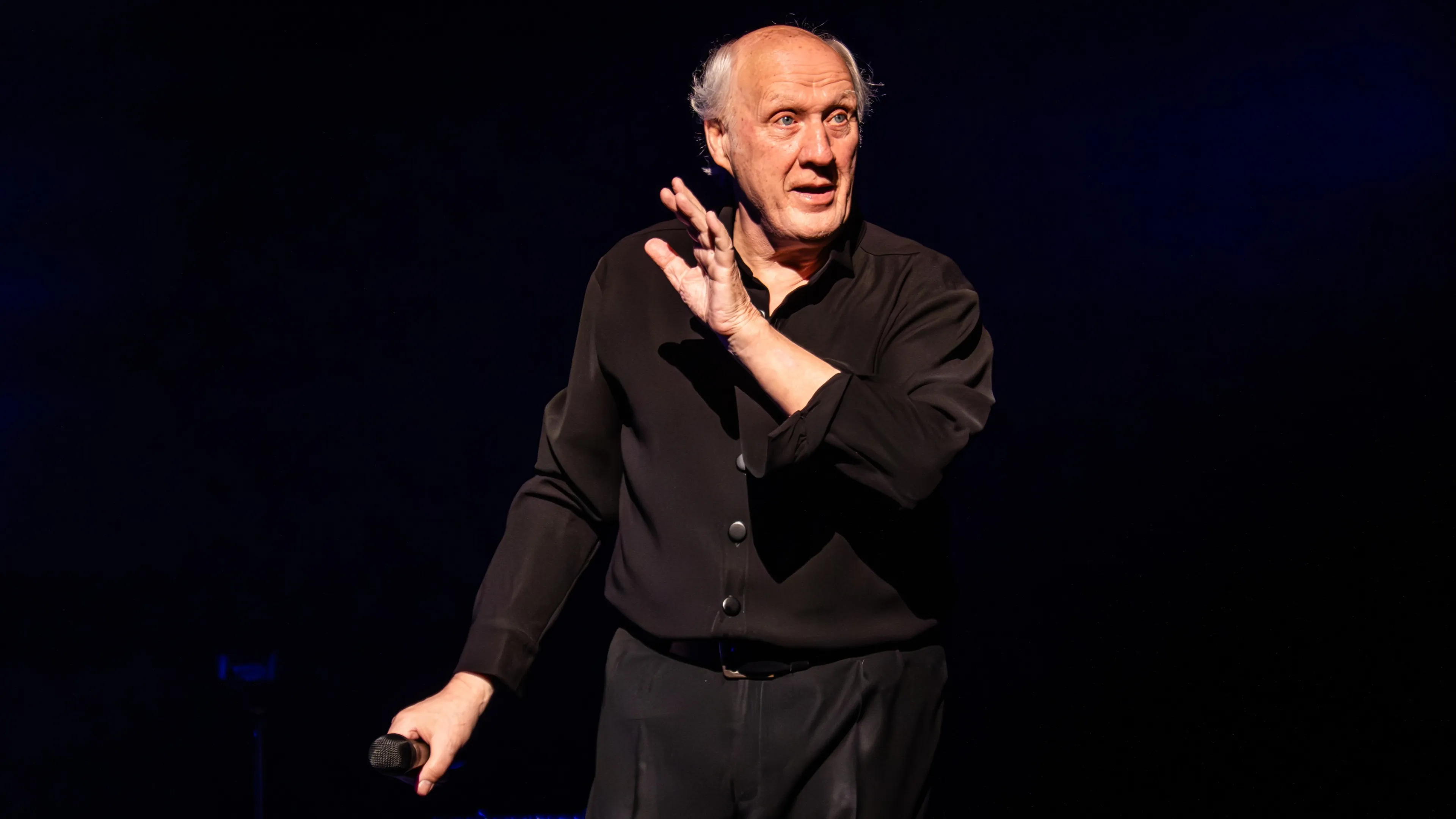 ZIEN: De (80-)jarige Herman van Veen maakt TikTok-debuut