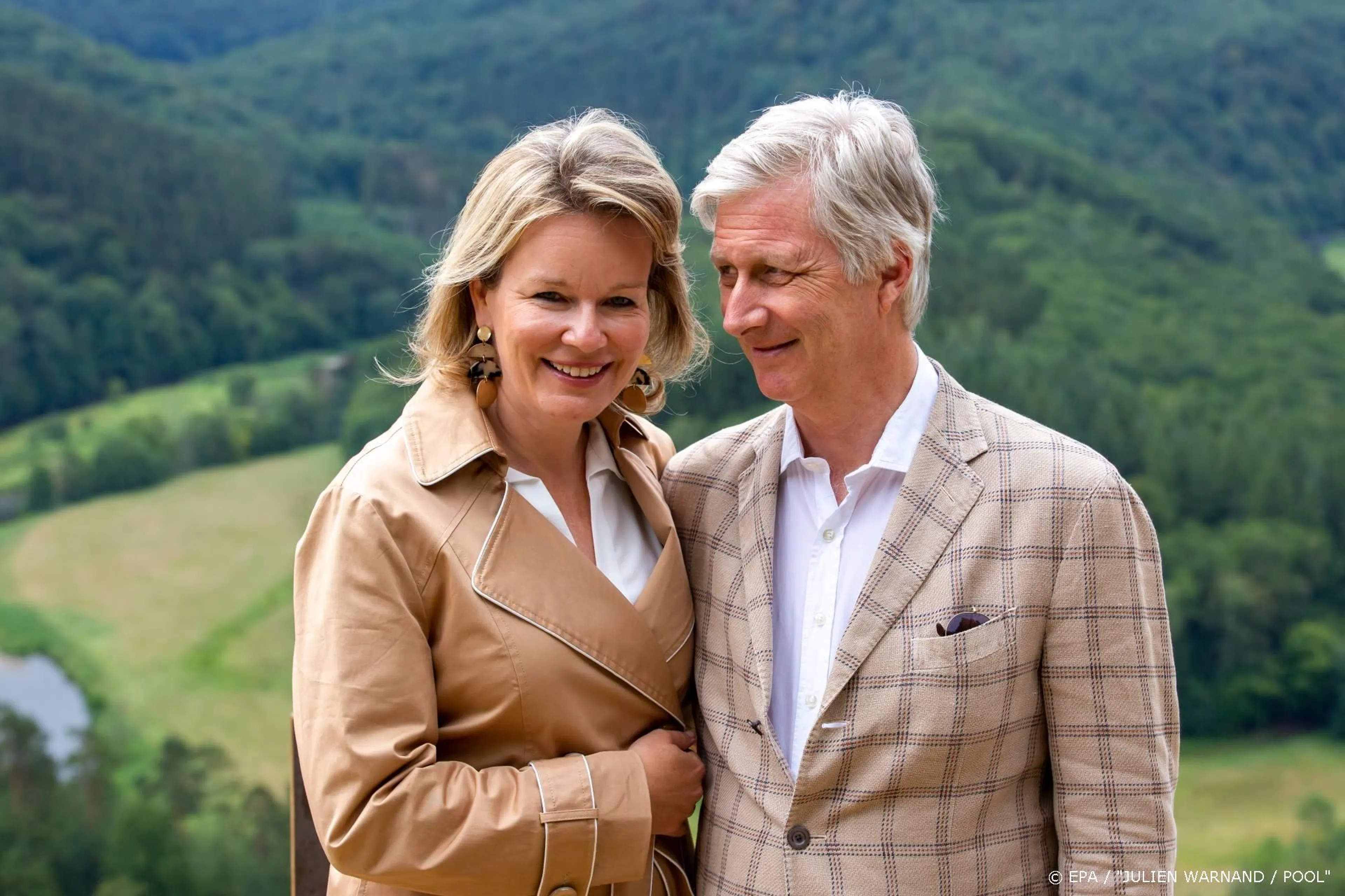 Koning Filip feliciteert 'keizer van het Vlaamse lied'