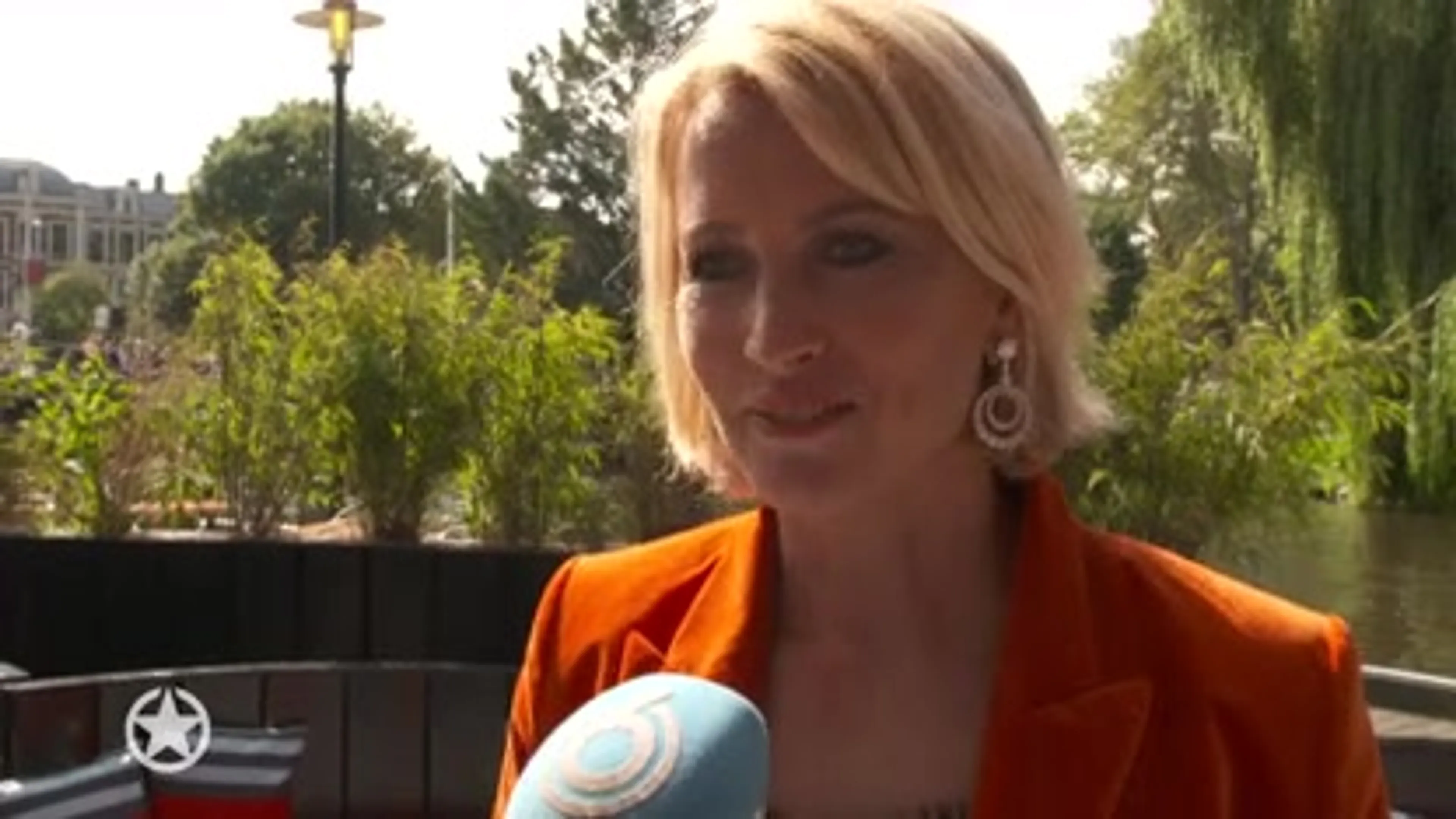 Anouk Smulders bezig met een nieuw project