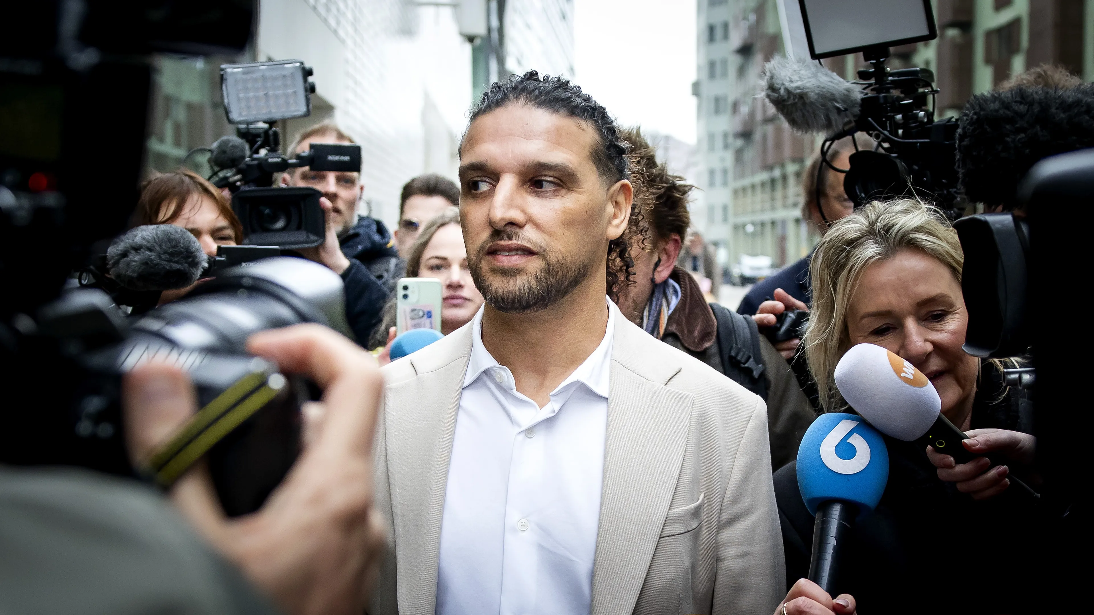 'Na vrijspraak moet Ali B weer omarmd worden'