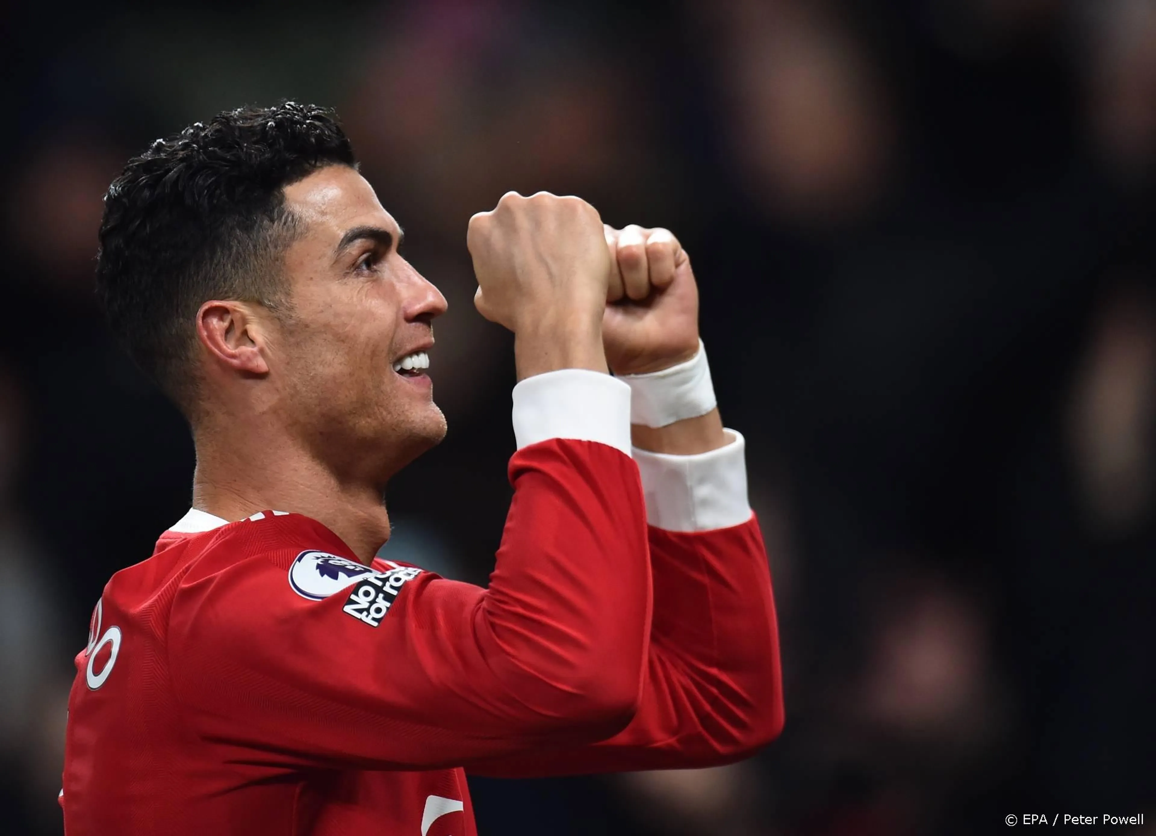 ZIEN: Cristiano Ronaldo verwent jarige vriendin met lasershow op Burj Khalifa