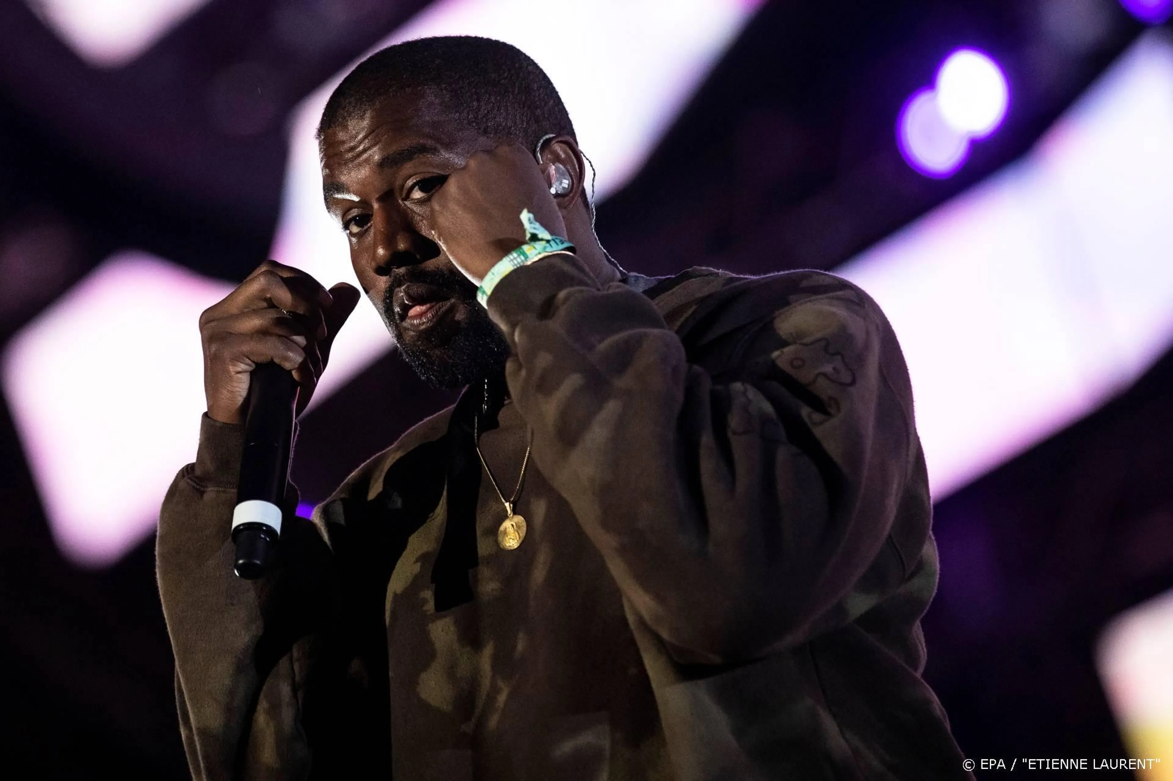 Kanye West harkt zijn eerste miljard binnen