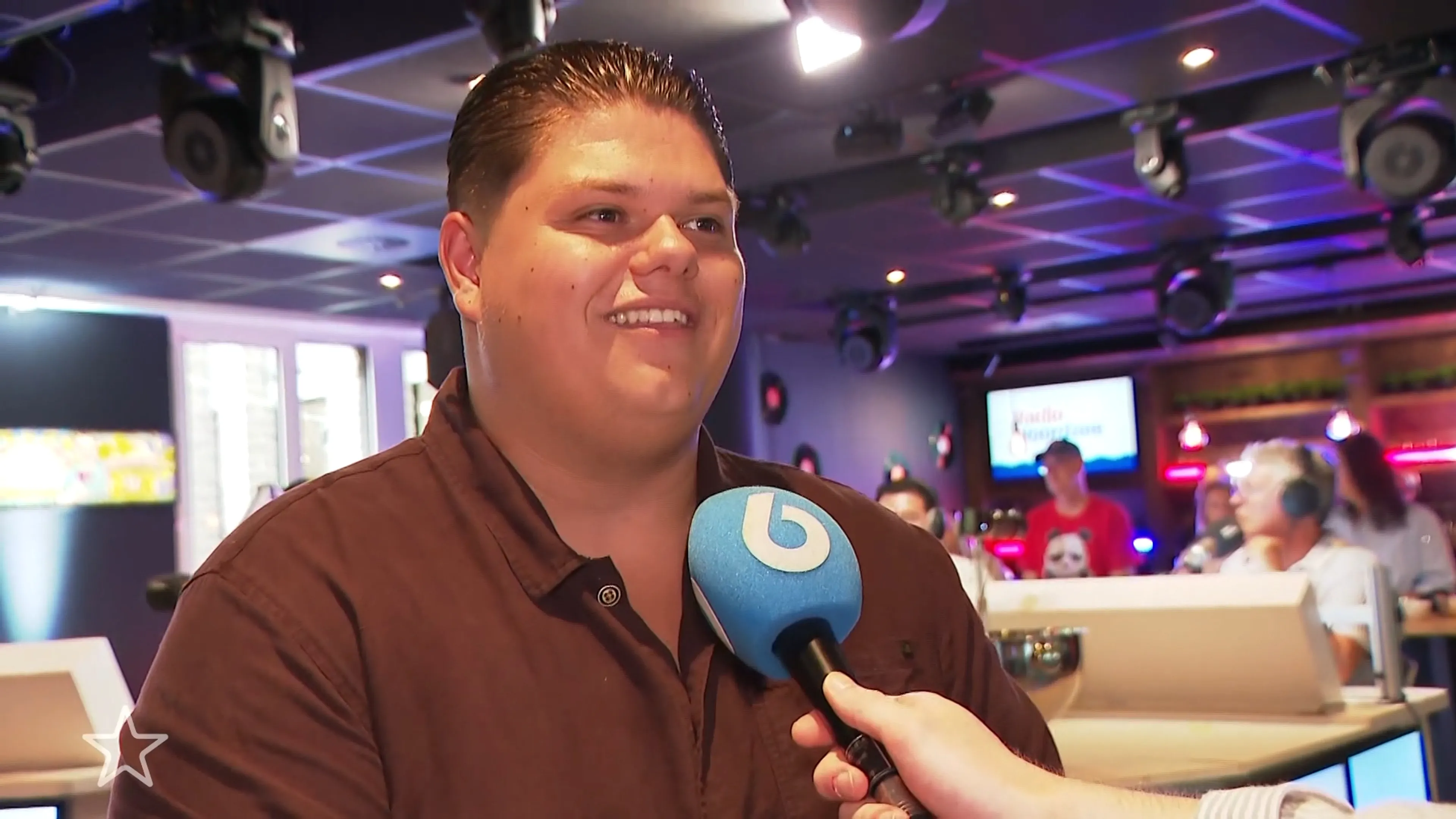 Veel DM's en deurbelletjes voor Cheerio-zanger Justen de Wildt