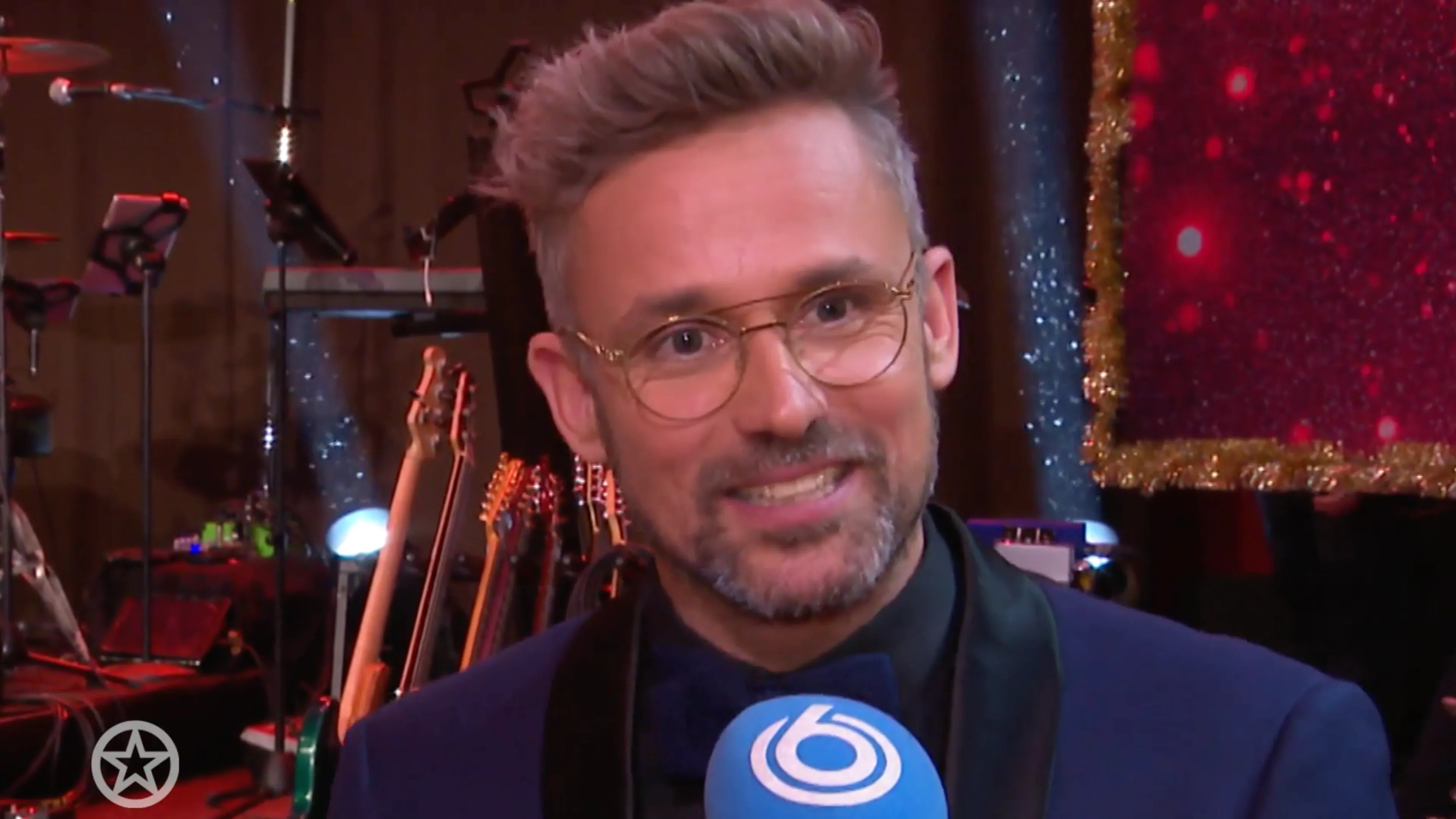 ZIEN: Patrick Martens showt hilarische carnavalsoutfit