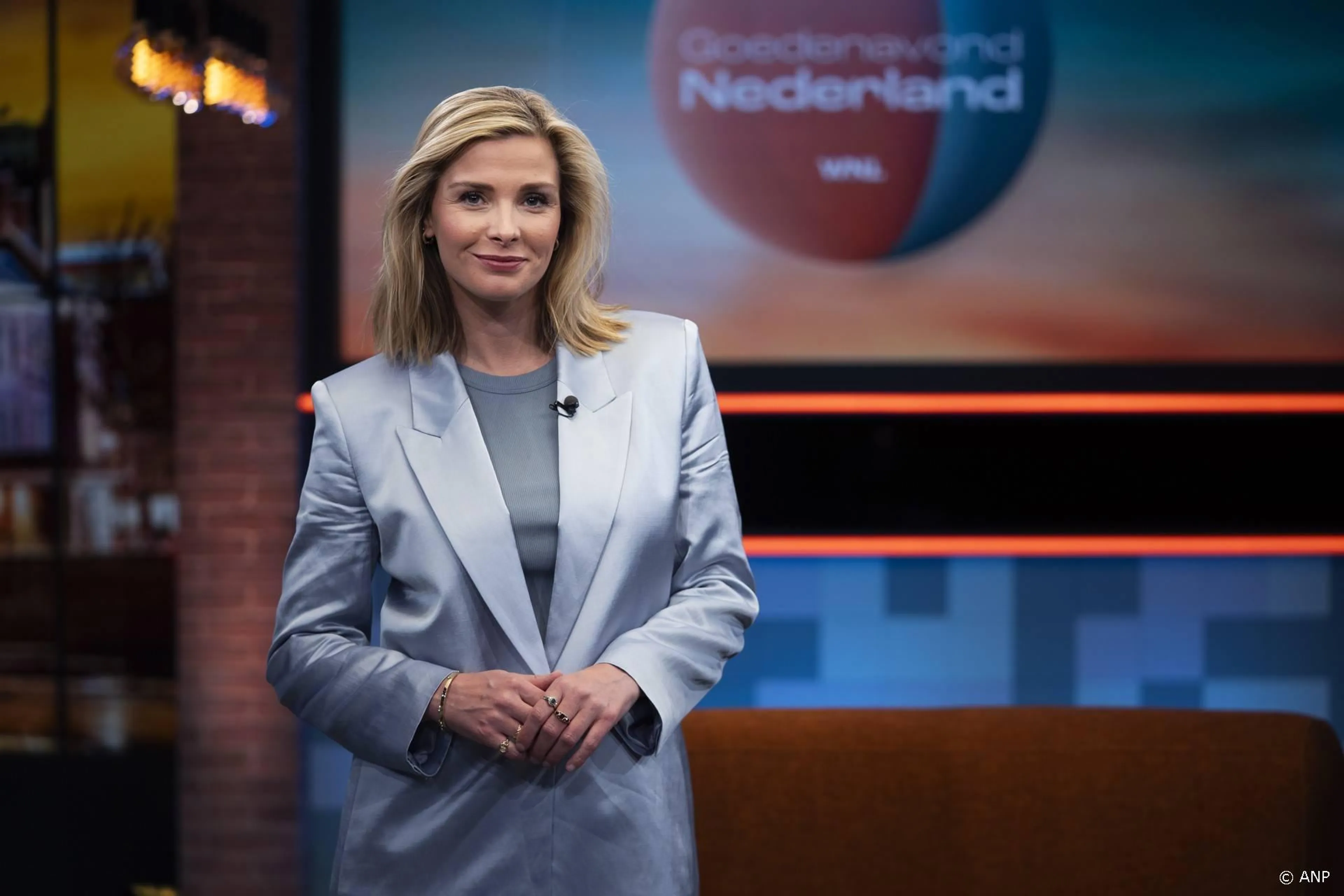 Welmoed Sijtsma test koningspaar tijdens Koningsdag in Dokkum