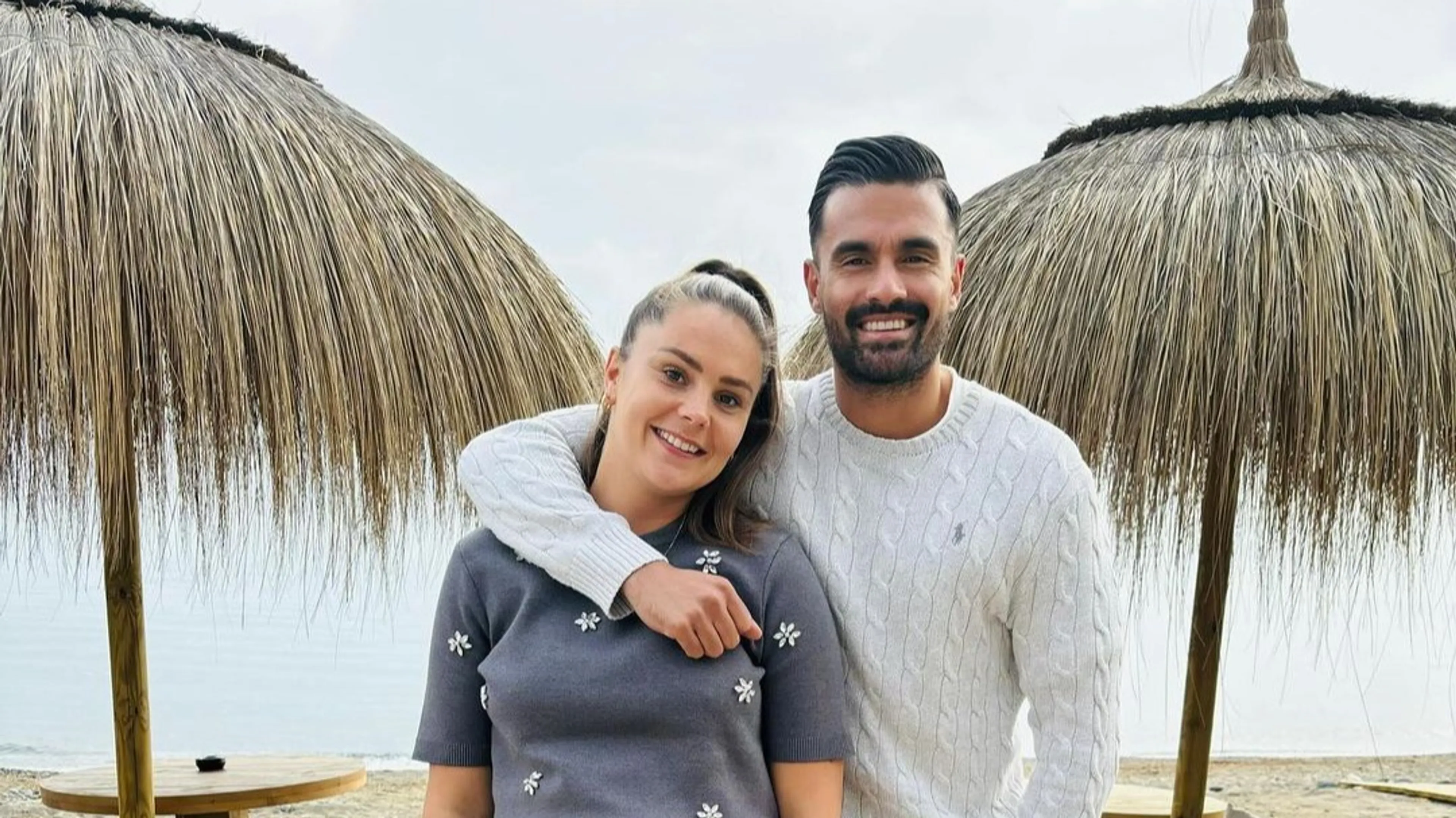 ZIEN: voetbalster Lieke Martens straalt met haar babybuik