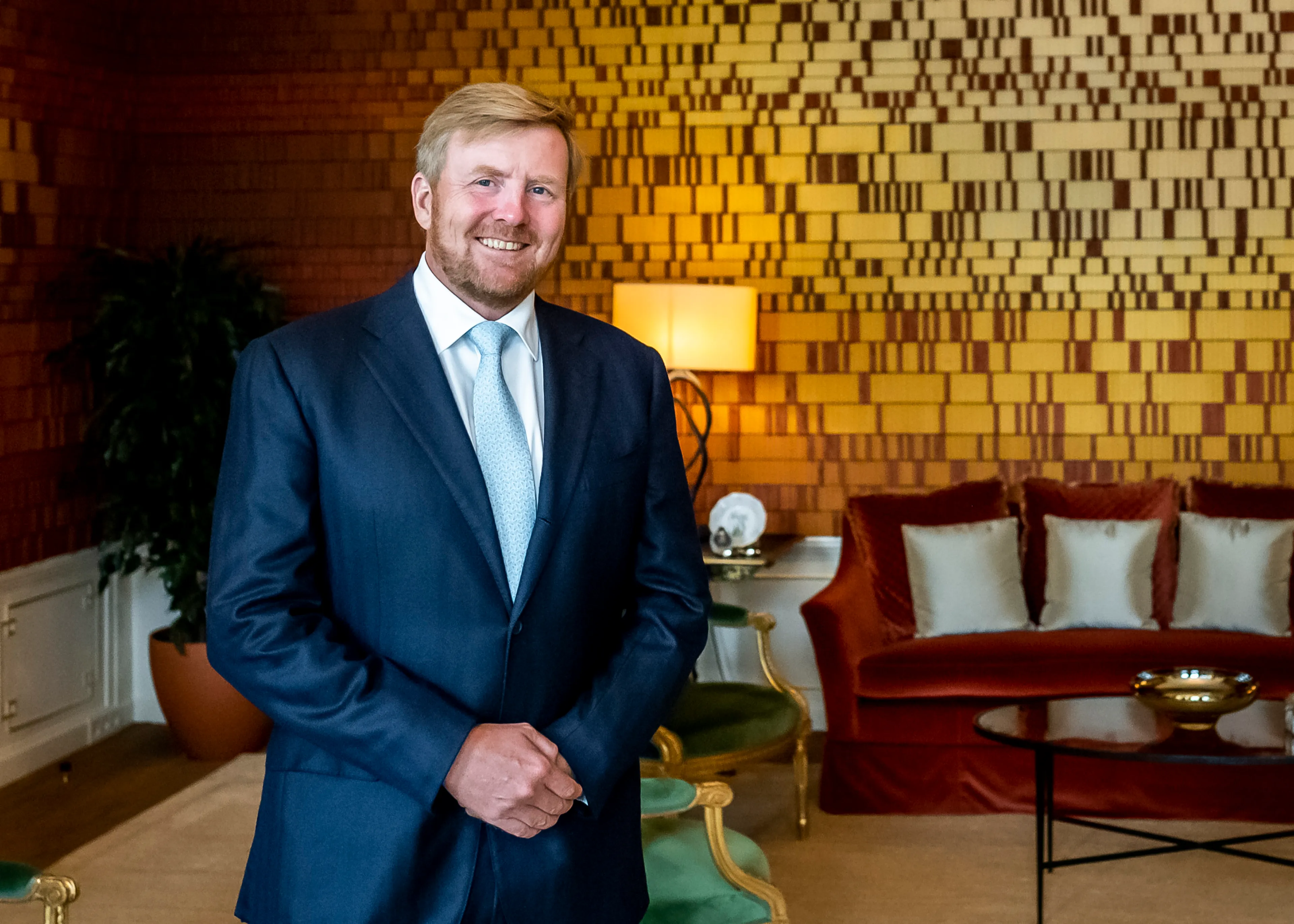 Koning legt krans tijdens 75-jarige herdenking bevrijding Indië