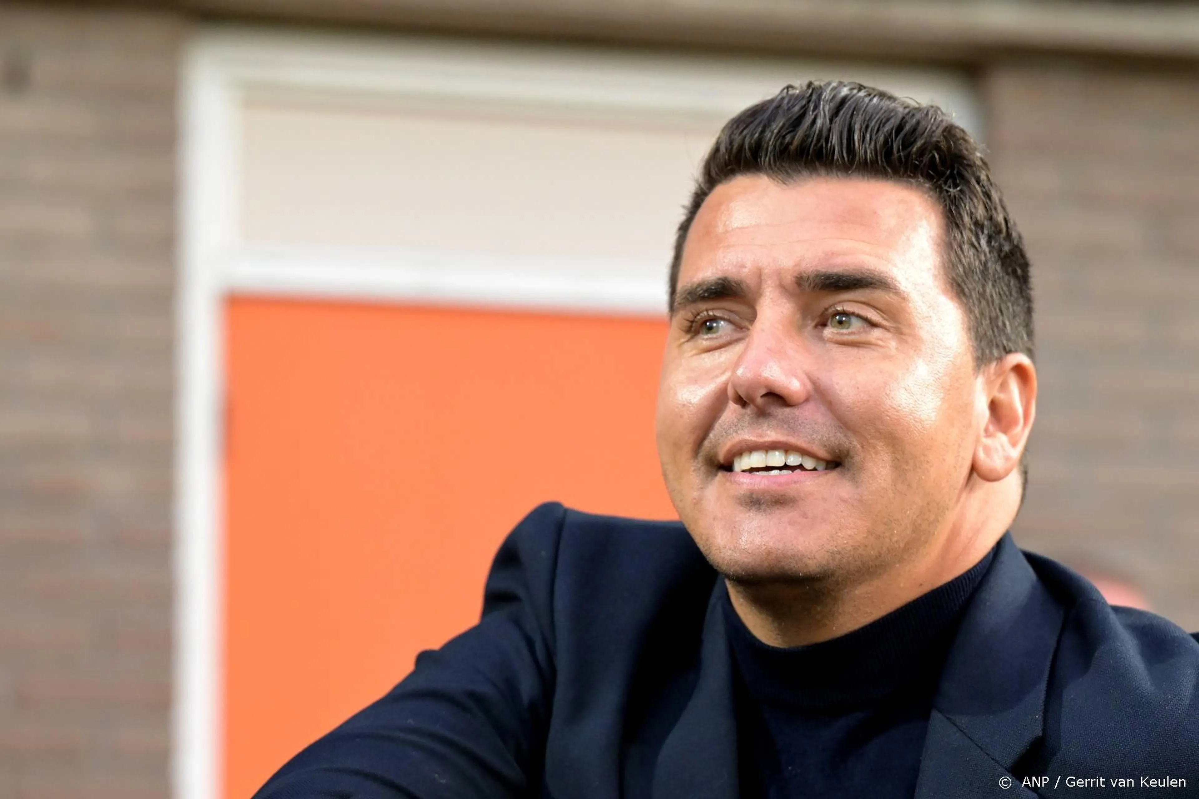 ZIEN: Jan Smit neemt oud nummer opnieuw op