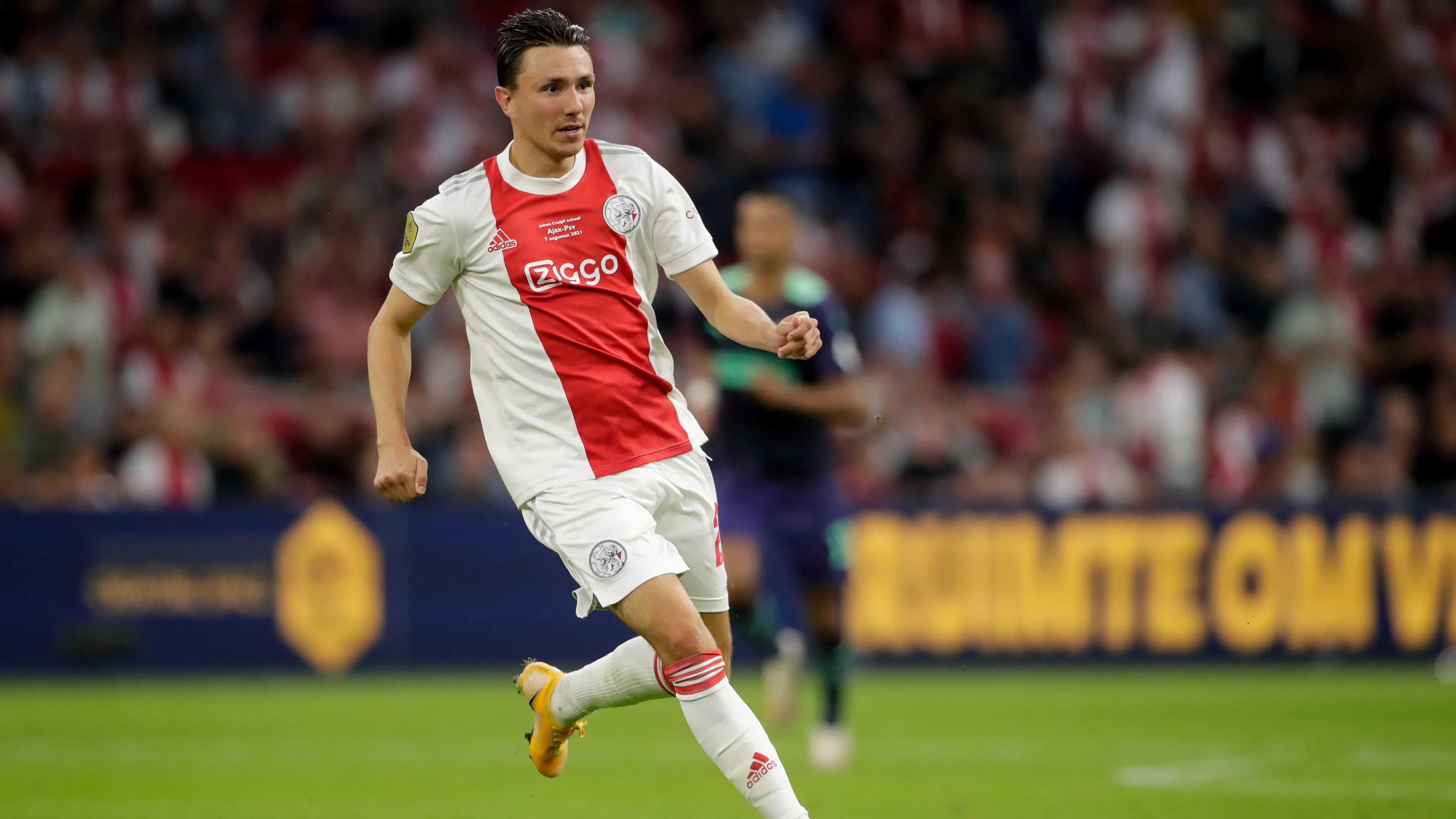 Pijnlijk foutje op shirt Ajacied Steven Berghuis