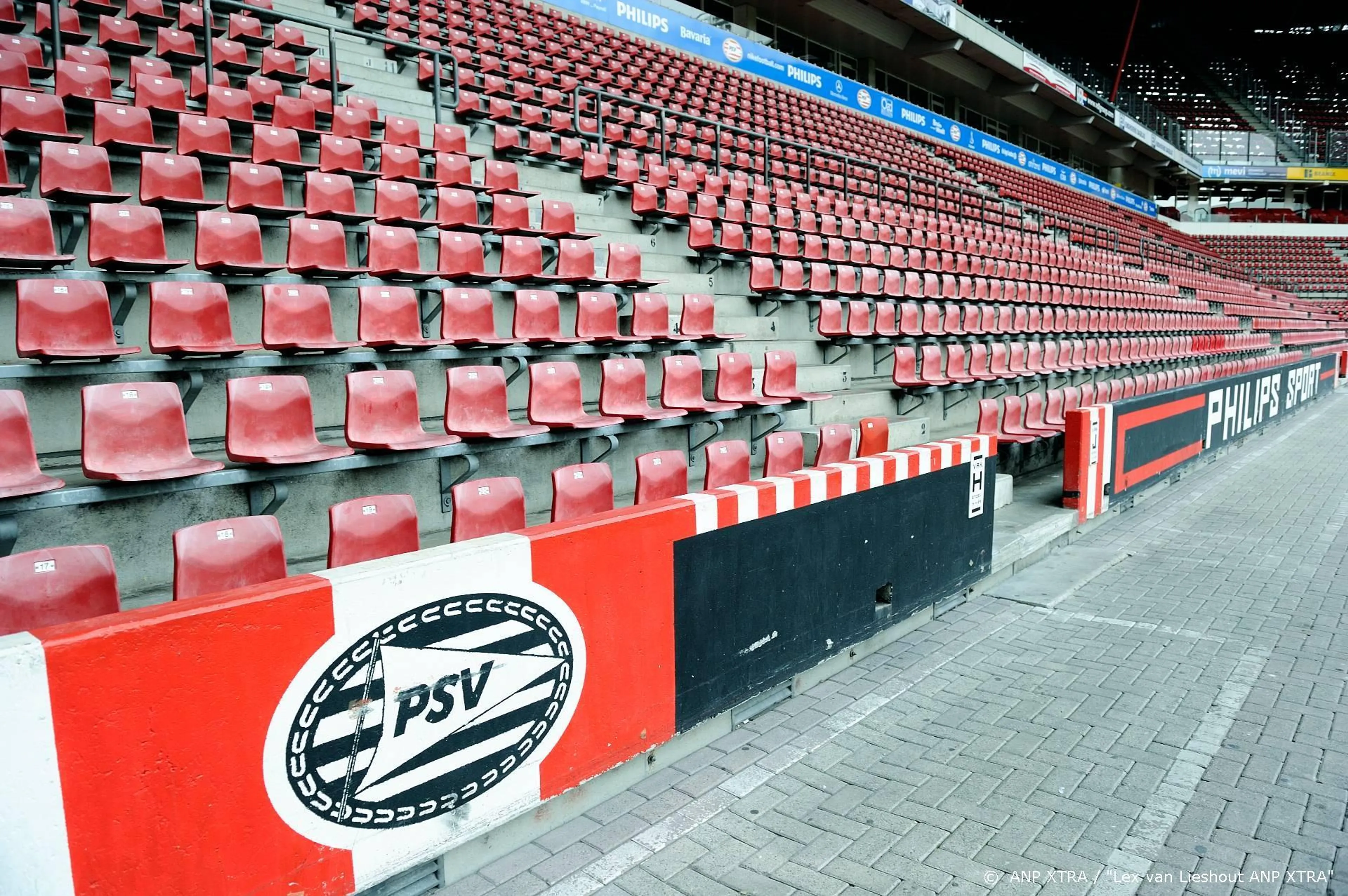Cabaretier Rob Scheepers geeft show in stadion PSV