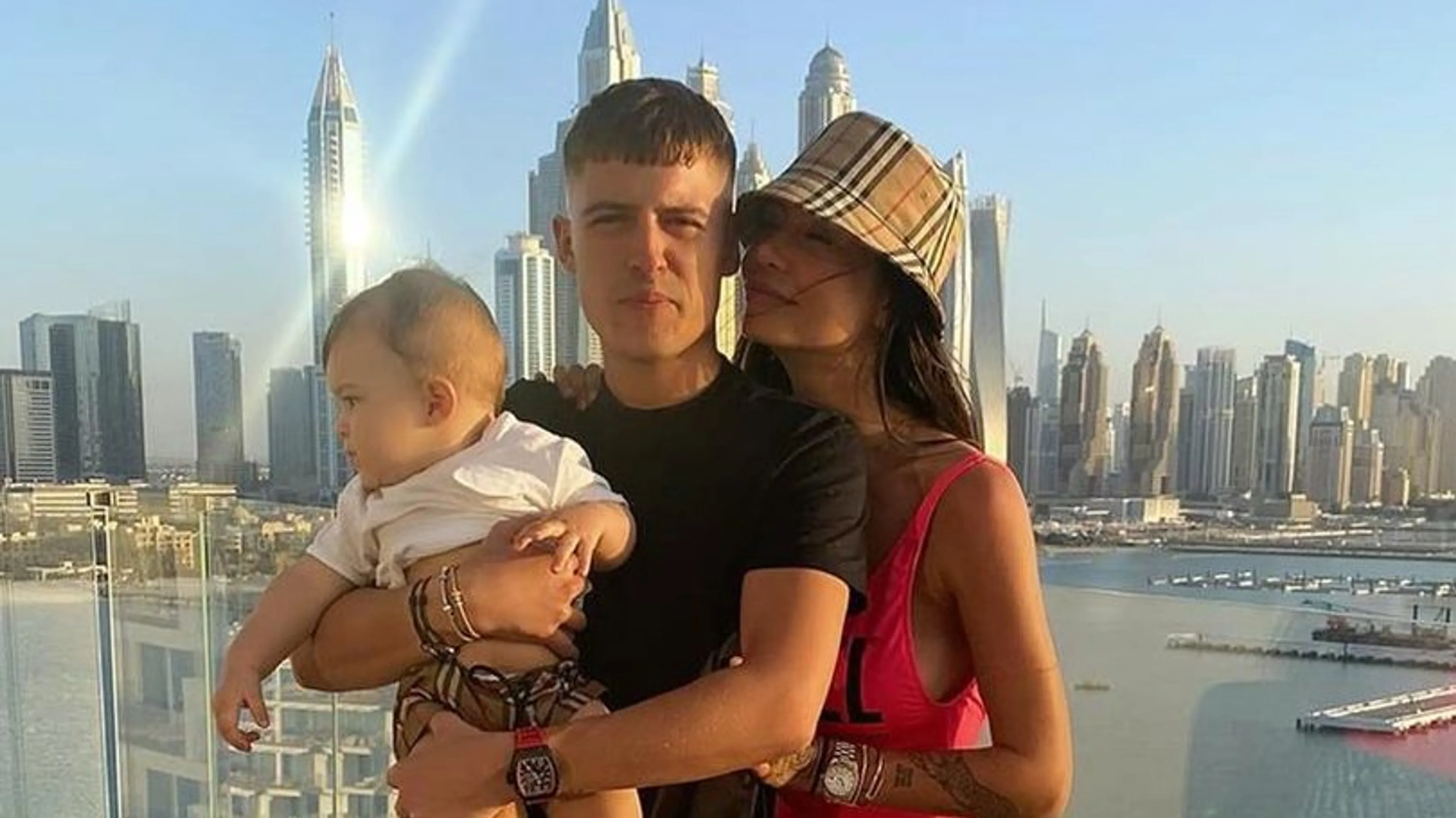 ZIEN: Zoontje Lil' Kleine en Jaimie Vaes zet eerste stapjes