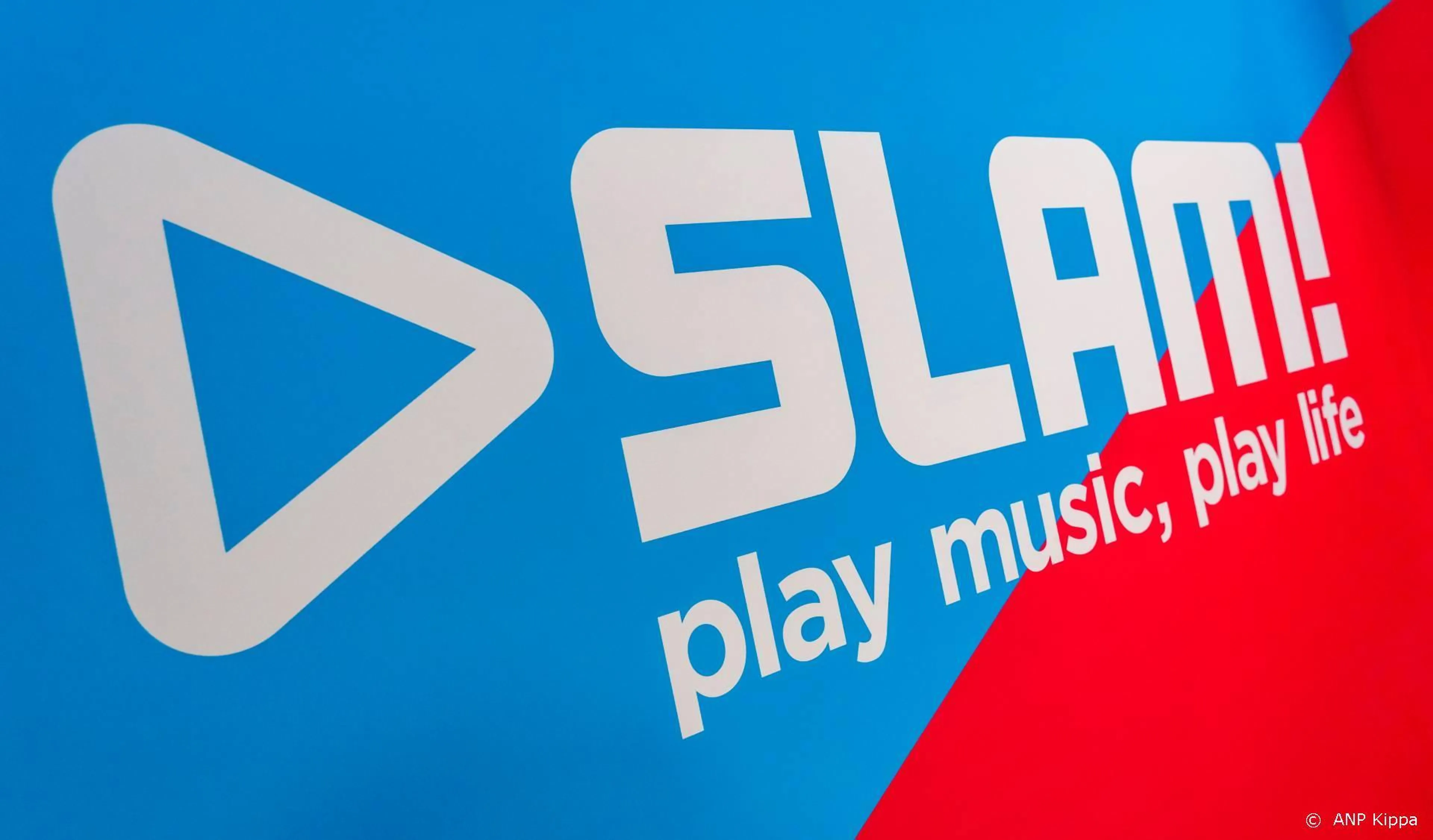 Dj's treden vanuit woonkamer op tijdens onlinefestival SLAM!