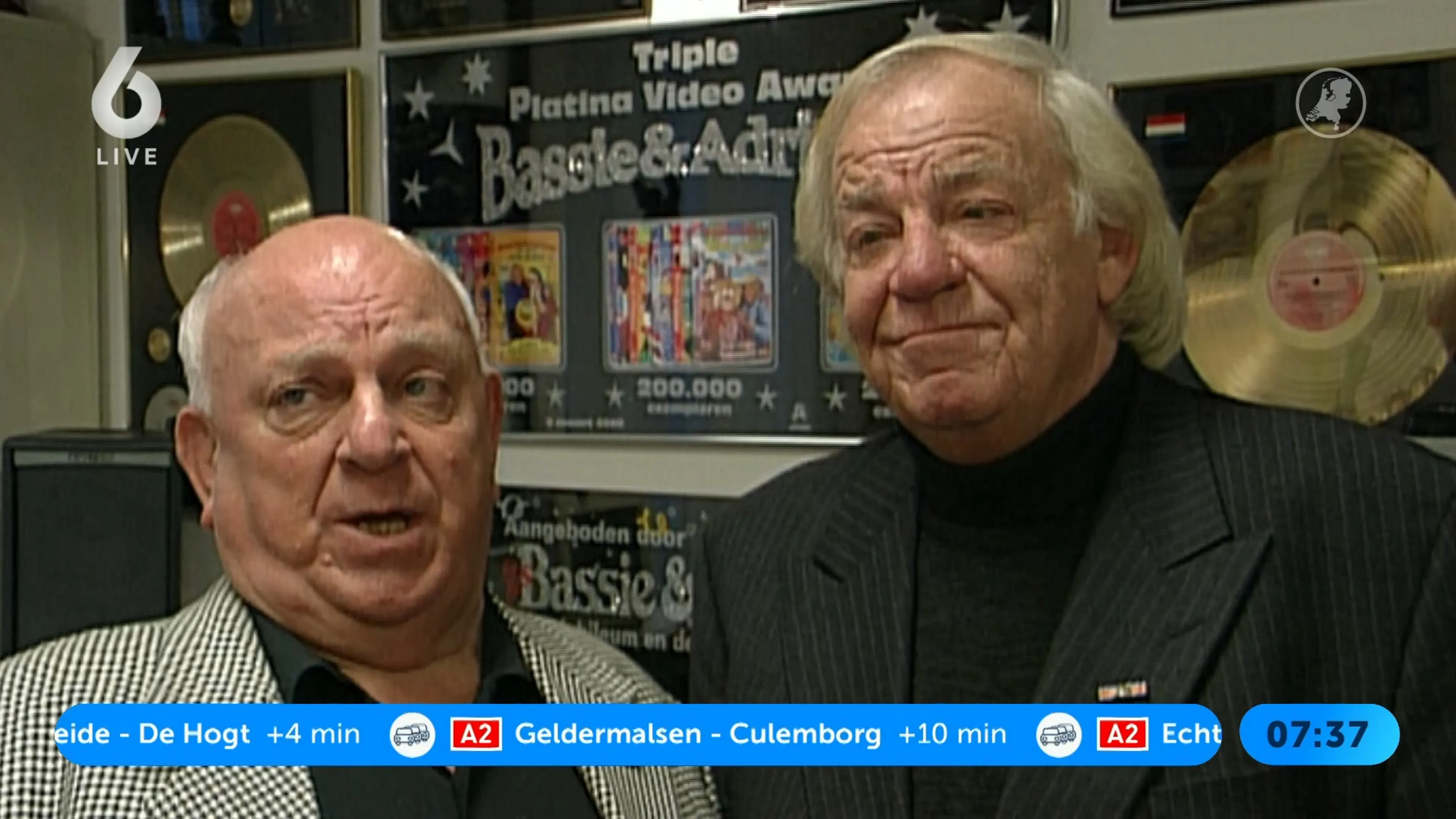 Bas en Aad van Toor krijgen munt om 50-jarige carrière te vieren