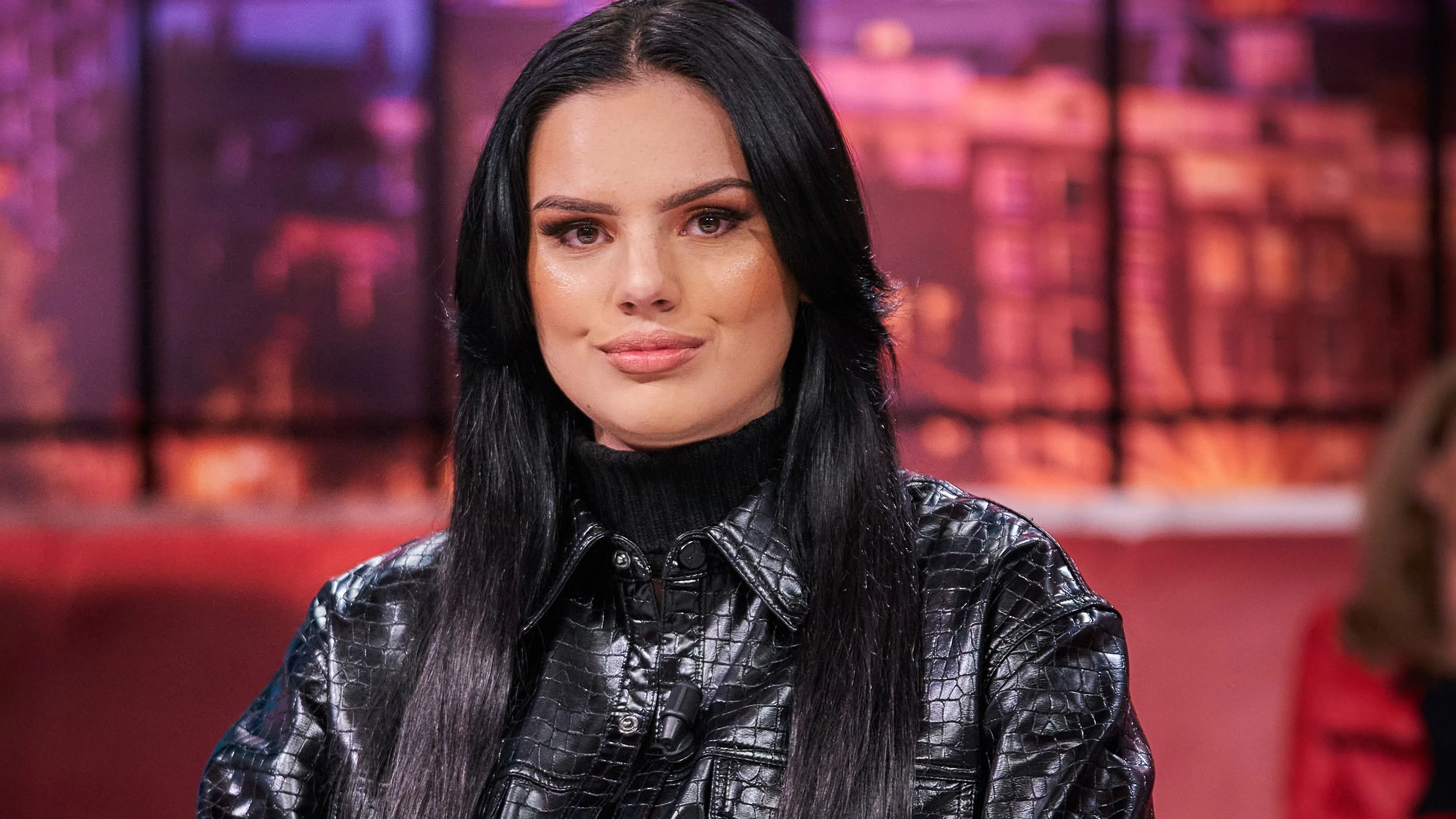Dit is waarom Famke Louise een stapje terug doet
