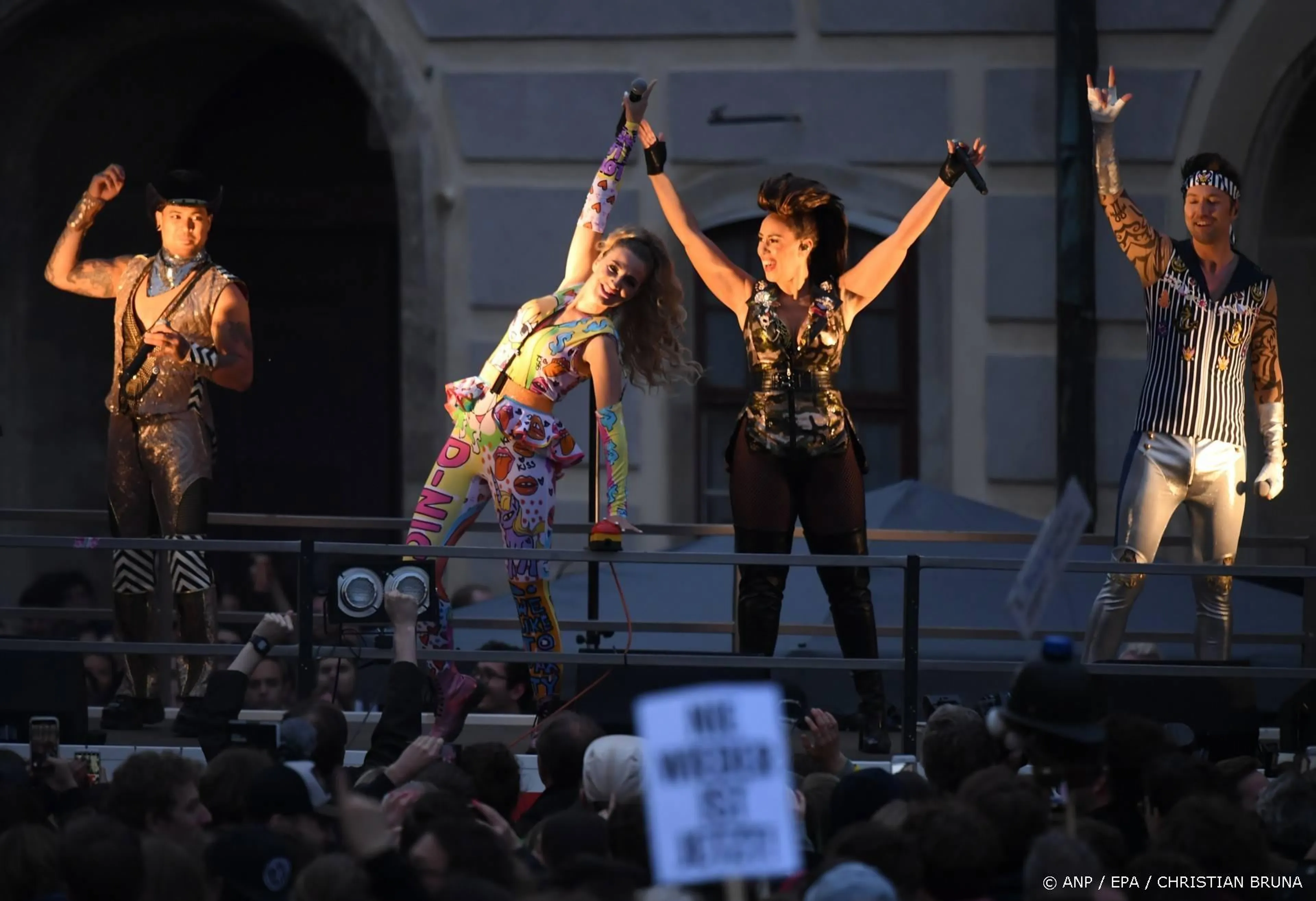 Vengaboys vervangen Babette & Katja op festival Milkshake