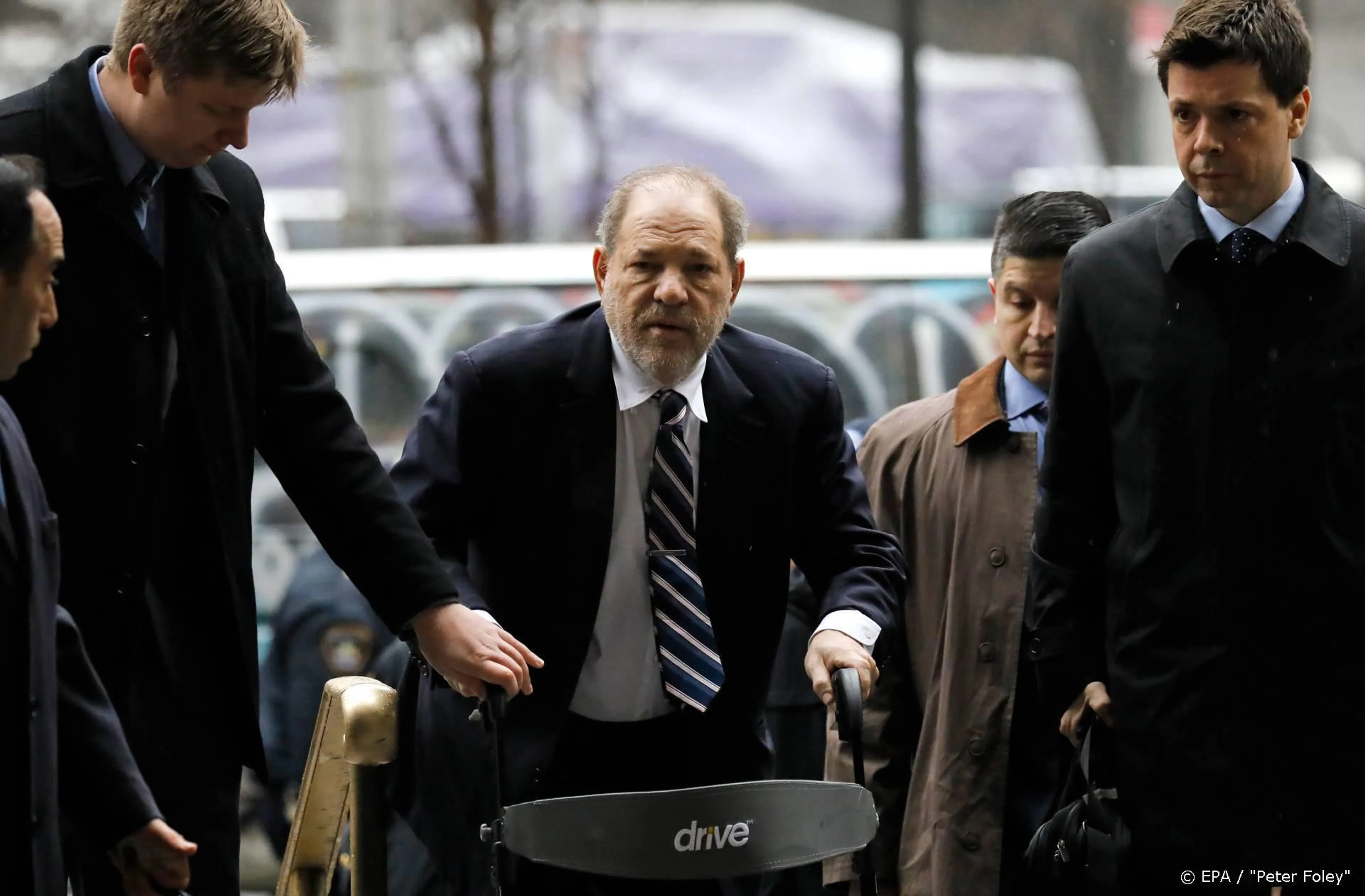 Advocaat Weinstein: jury moet emoties uitzetten bij schuldvraag