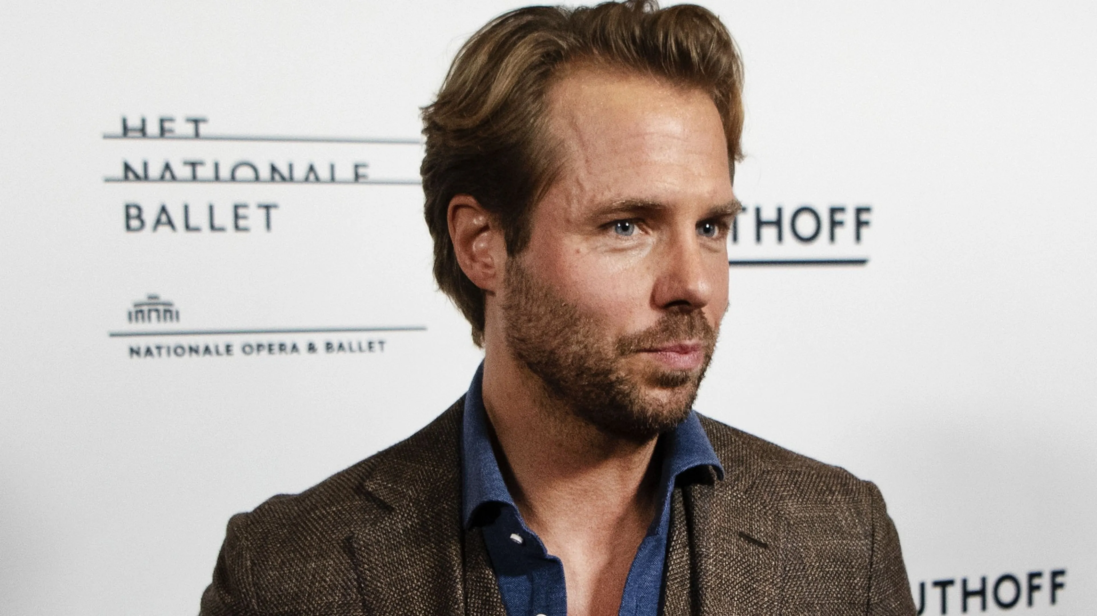 Zien: Thijs Römer duikt op bij Het Grote Ademnood Discobal