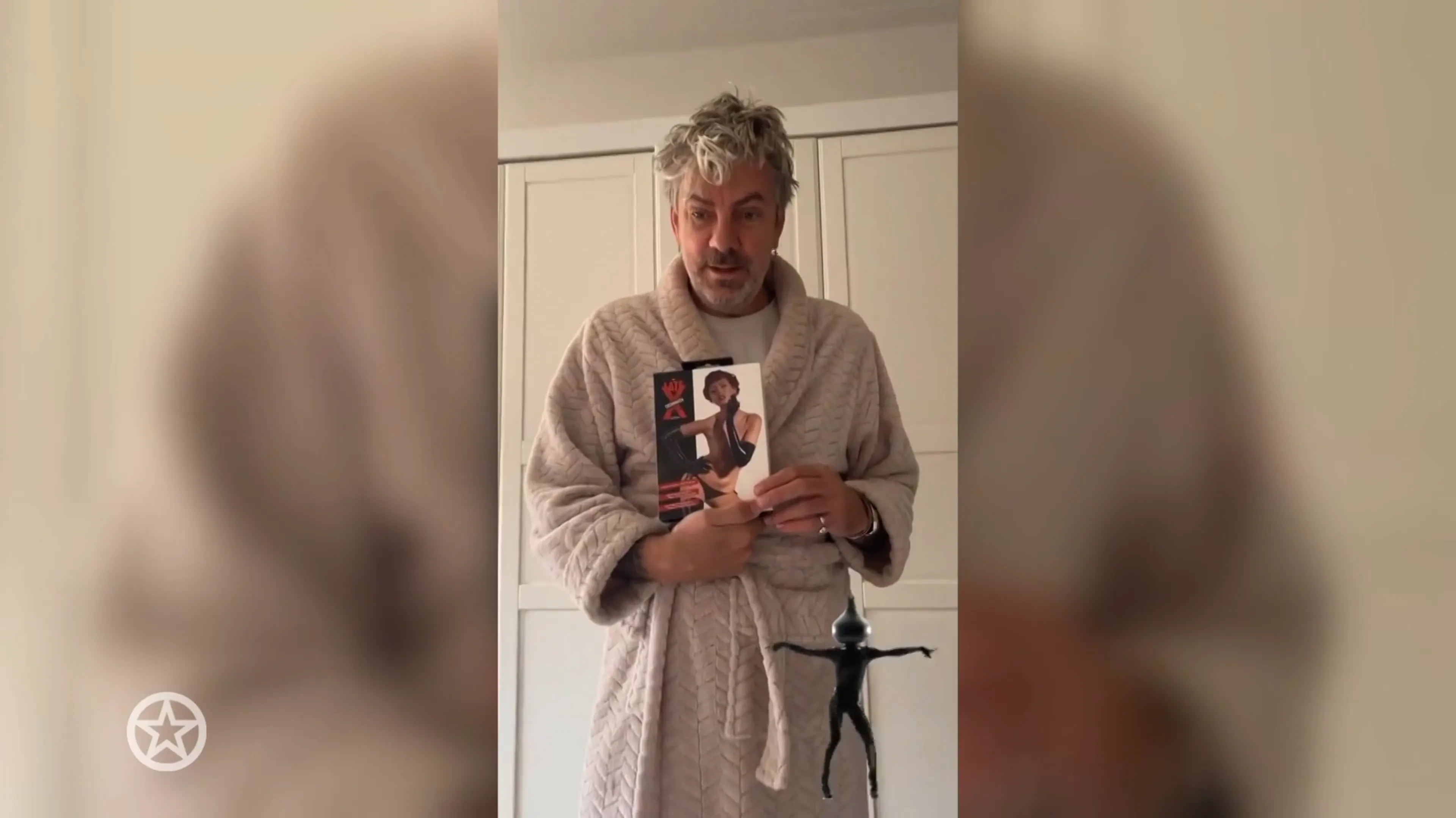 Ruud en Olcay verrast door 'erotisch' pakketje