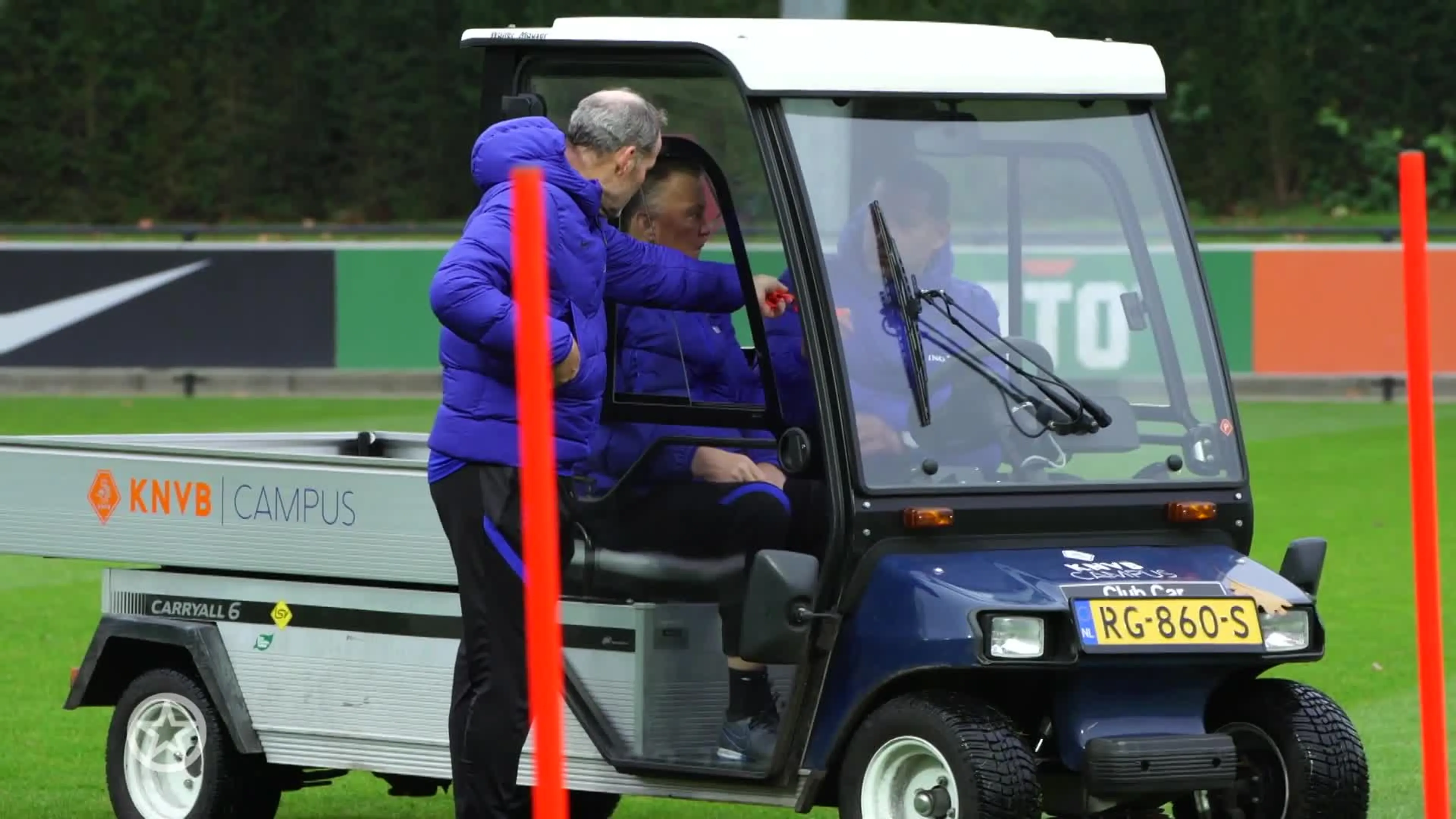 Van Gaal coacht Oranje tegen Noren in De Kuip vanuit skybox