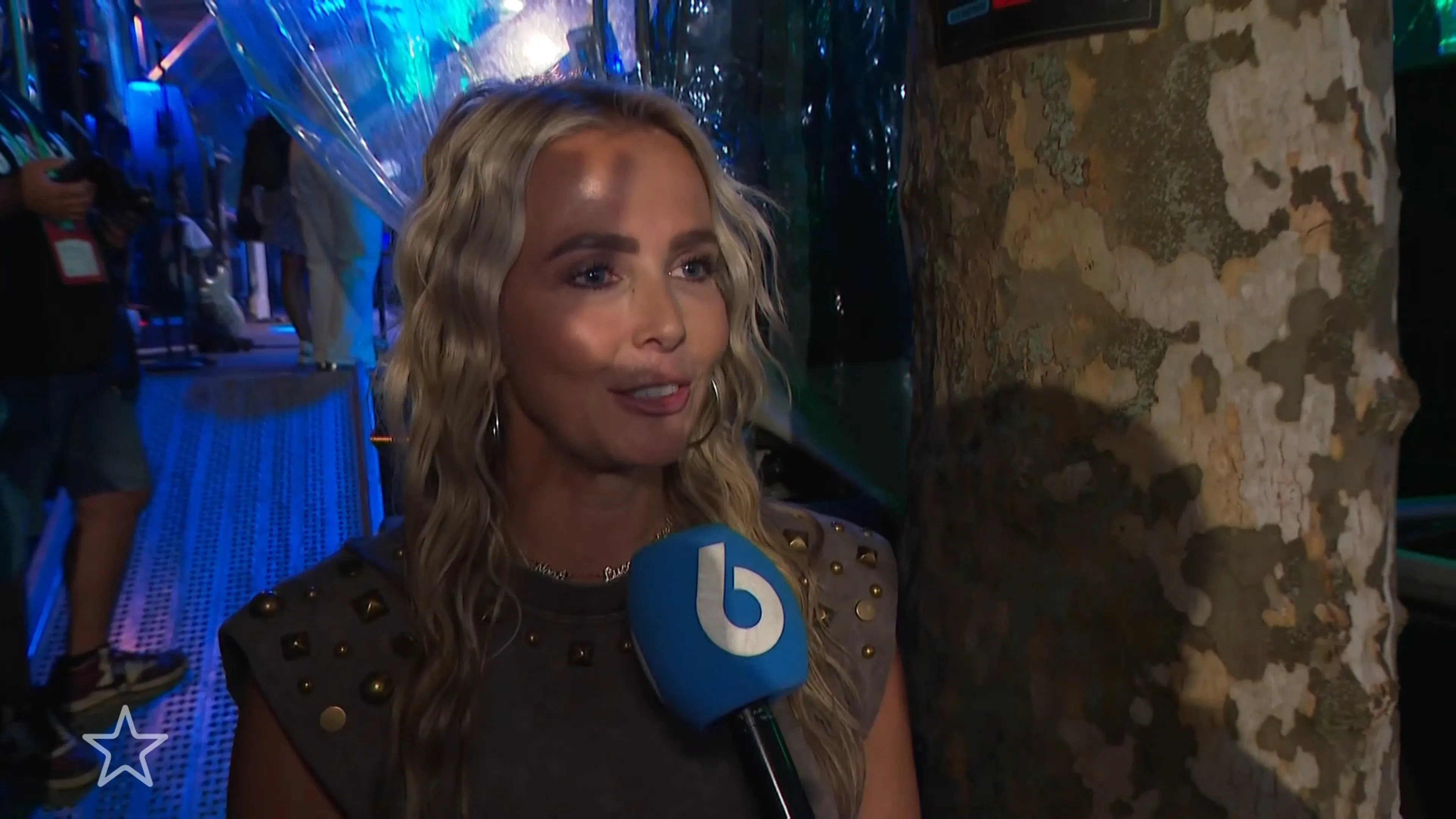 Monique Smit houdt traditie in stand: het zingen van een Jan Smit-medley
