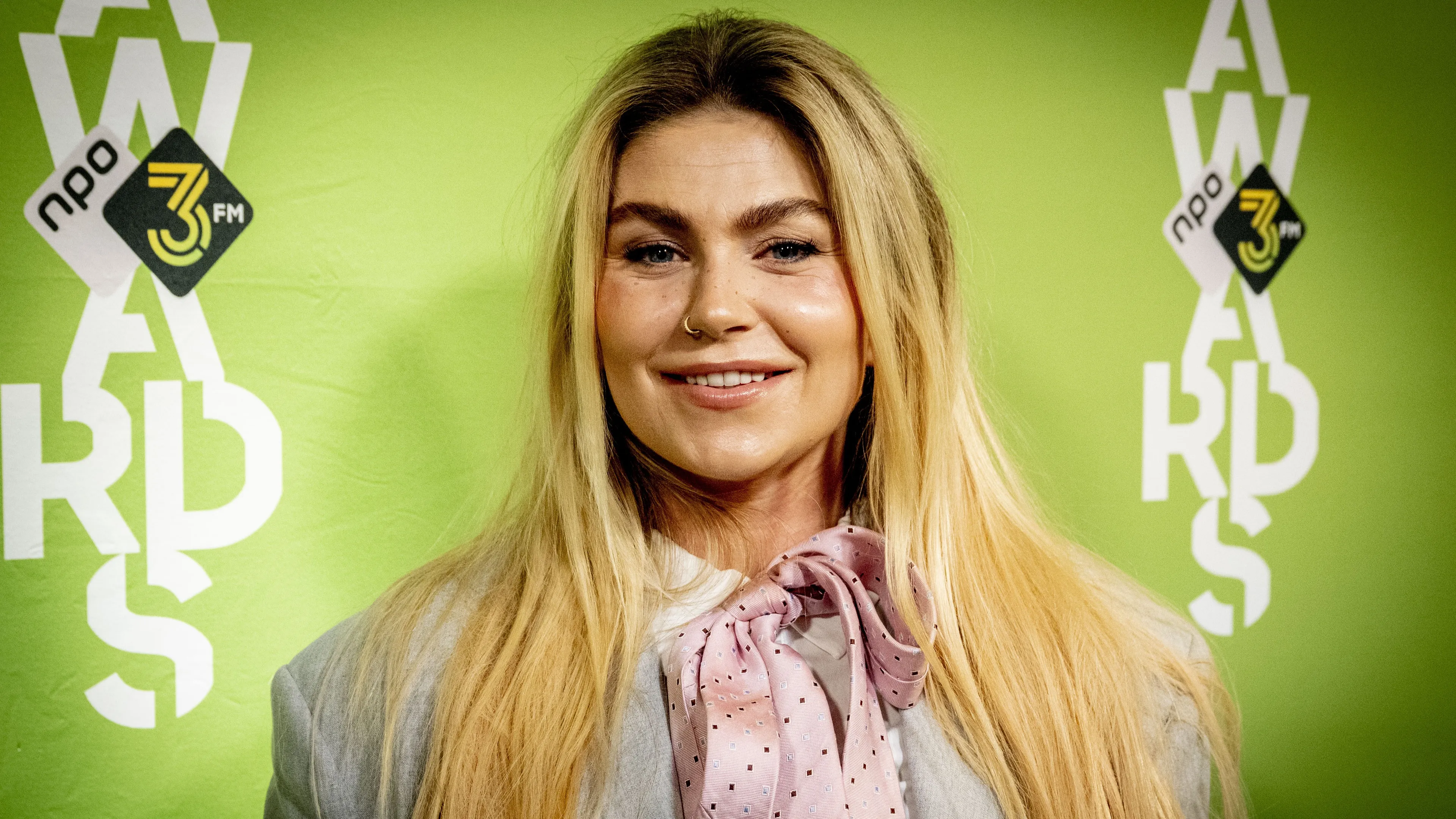 Roxeanne Hazes moedigt fans aan na ADHAZES-succes: 'Als we in de top 10 staan...'
