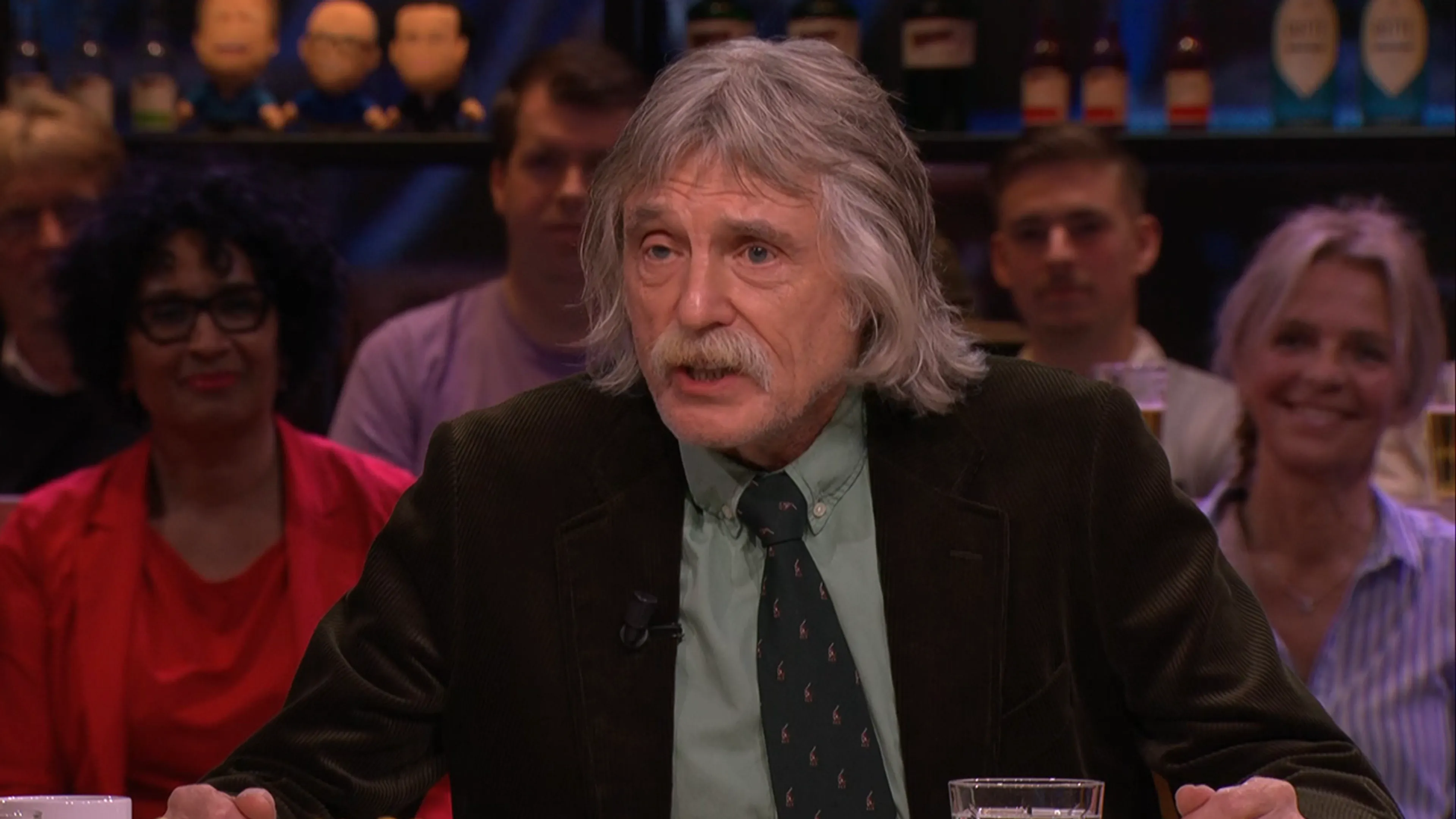 Johan hekelt Tweede Kamerlid: 'Vervelend irritant snotneusje!'