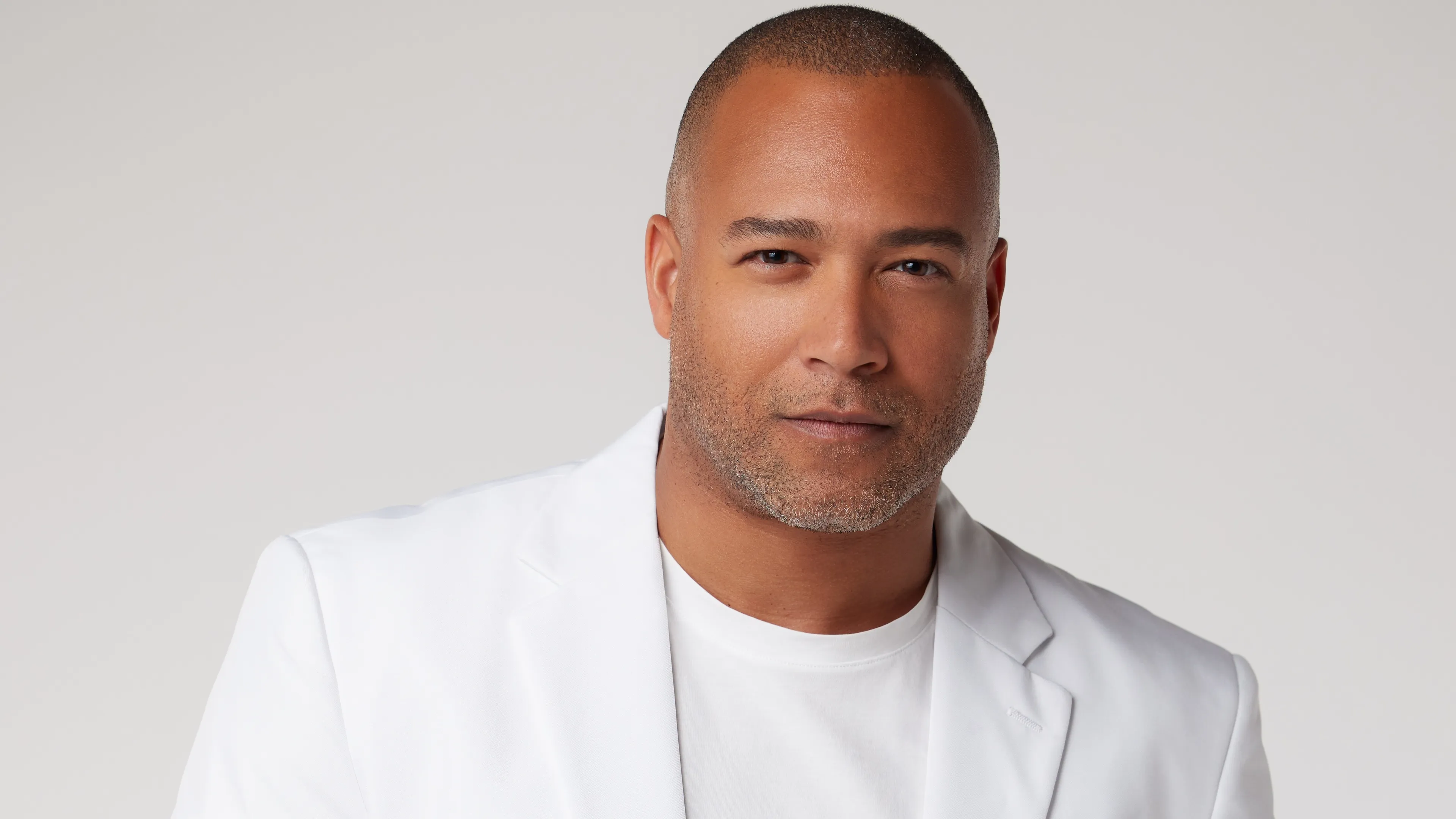 Gemengde reacties op bekendmaking dat Everon Jackson Hooi GTST-castfoto maakt