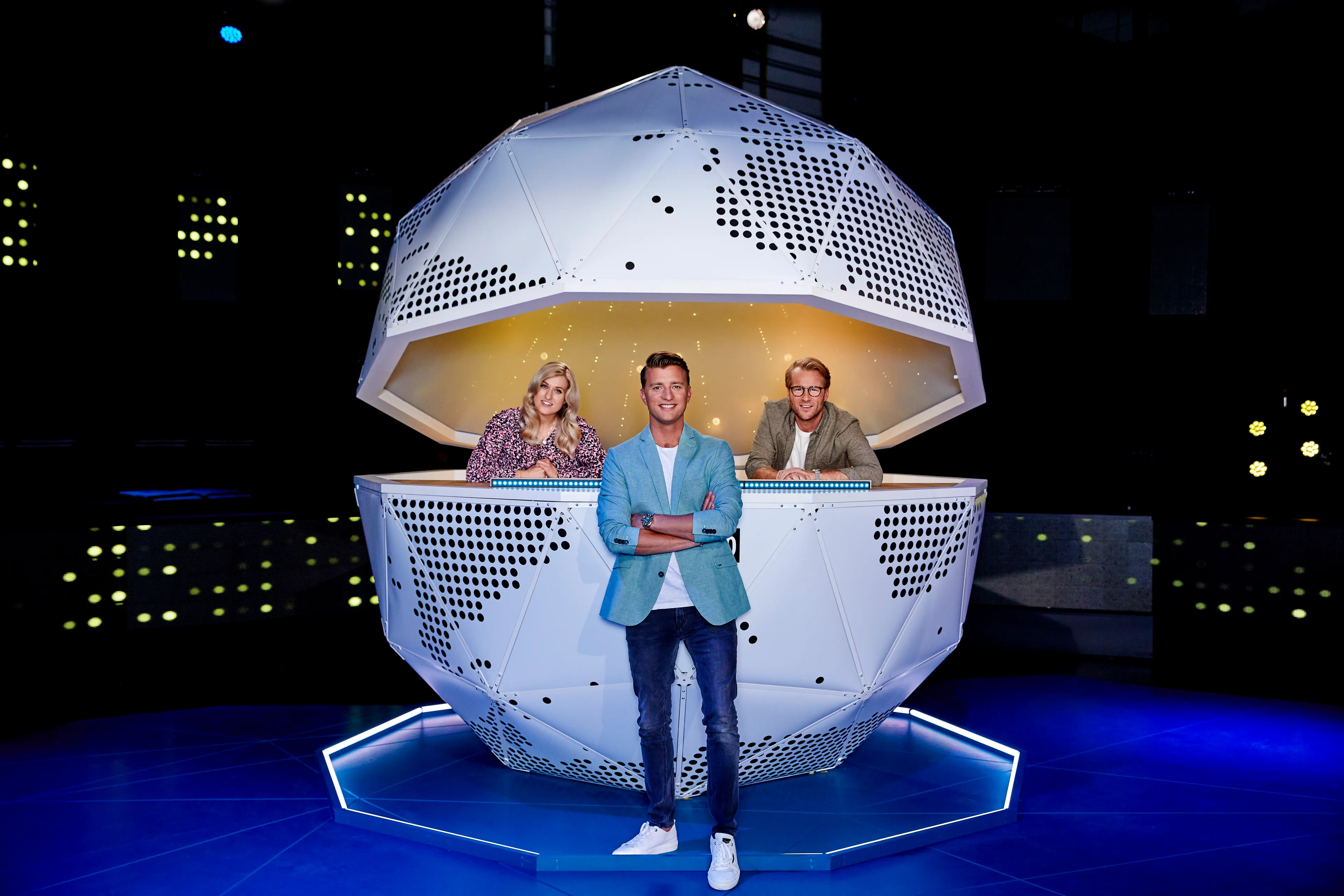 Britt Dekker en Leo Alkemade strijden tegen elkaar in nieuwe quiz